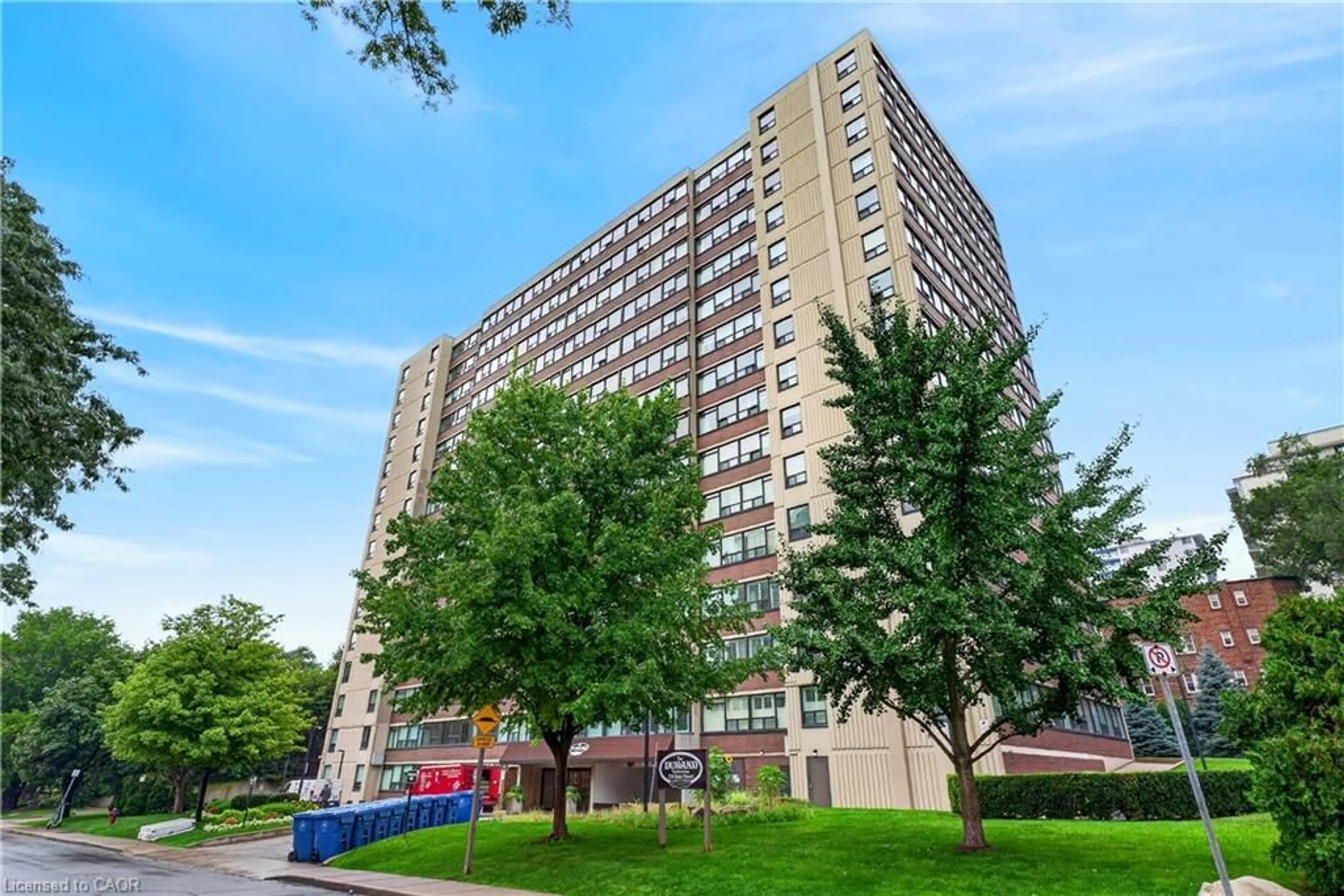 Patio, building for 120 Duke St #1106, Hamilton Ontario L8P 4T1