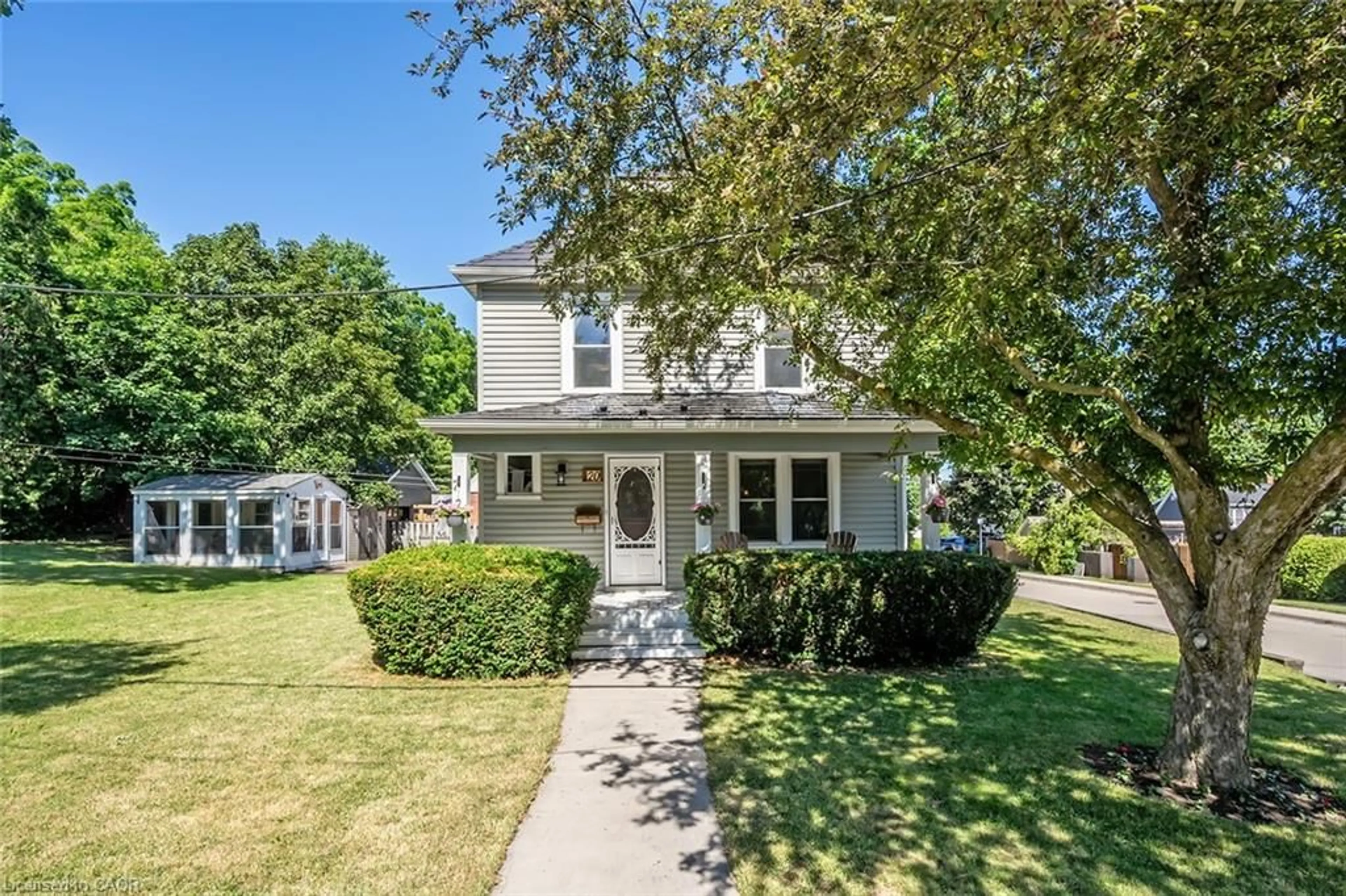 Home with vinyl exterior material, street for 20 Wardrope Ave, Stoney Creek Ontario L8G 1S2