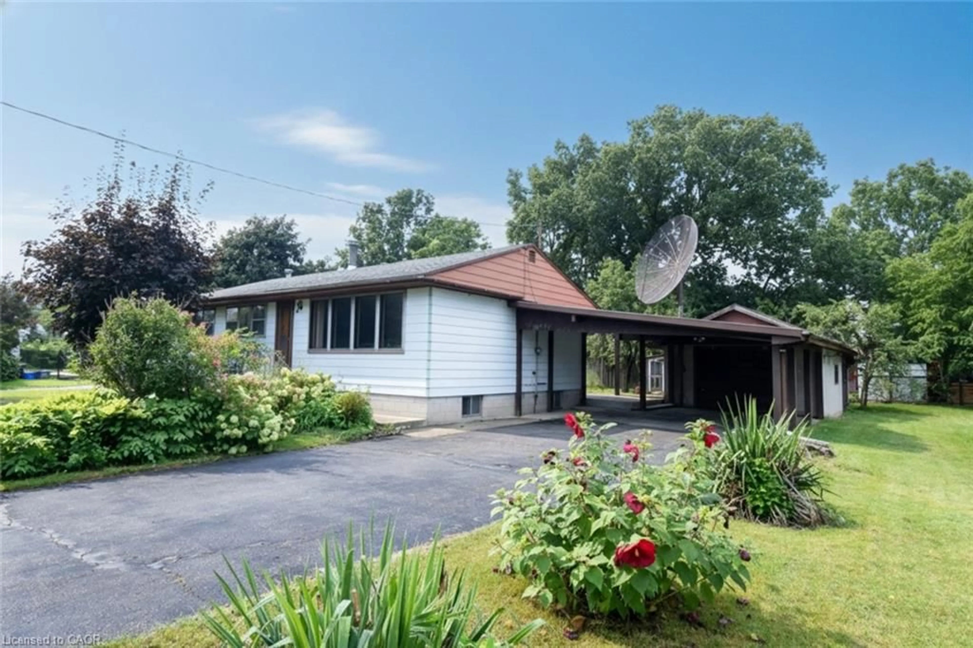 Home with vinyl exterior material, street for 48 Jane St, Hagersville Ontario N0A 1H0