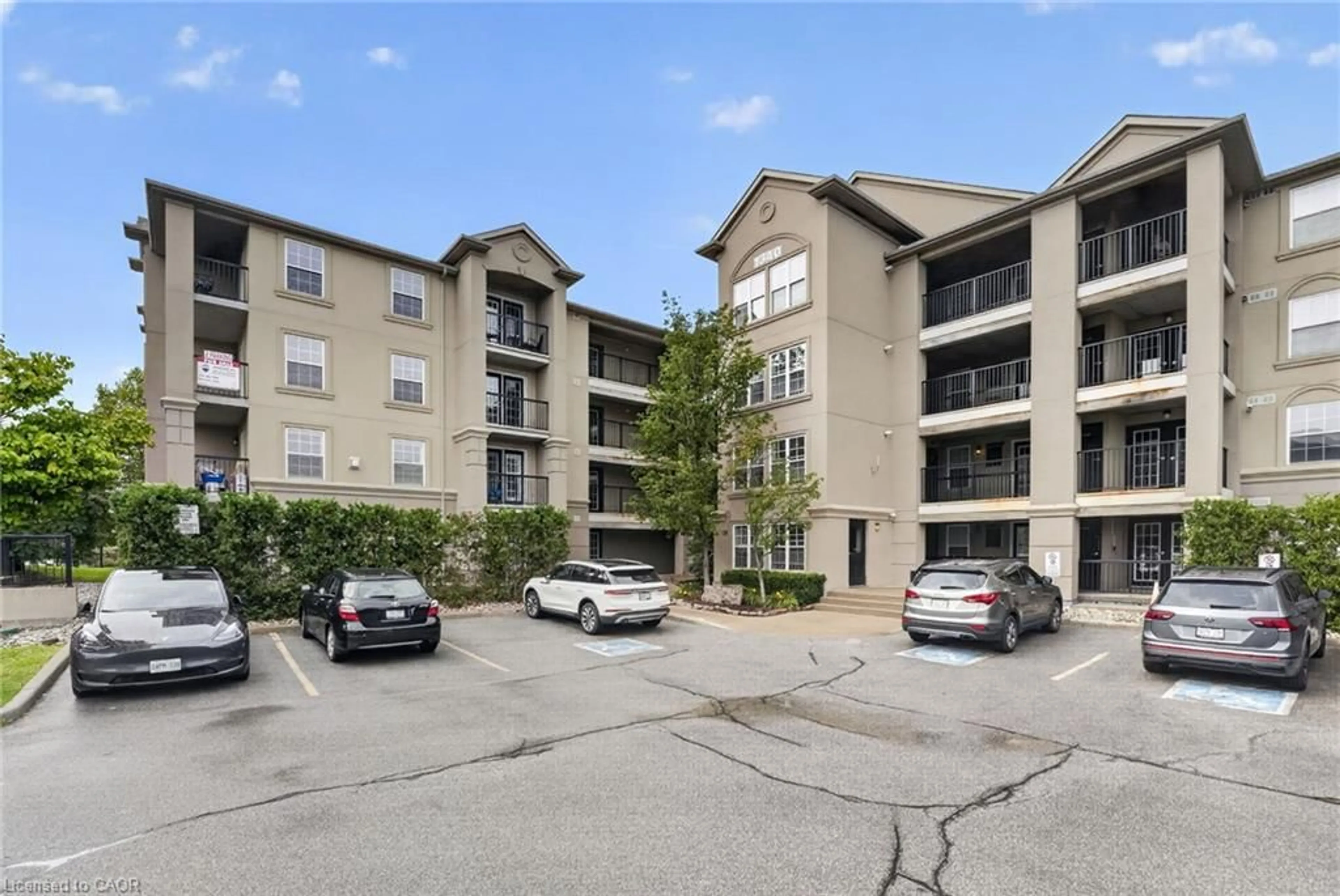 Patio, unknown for 1340 Main St #113, Milton Ontario L9T 7S6