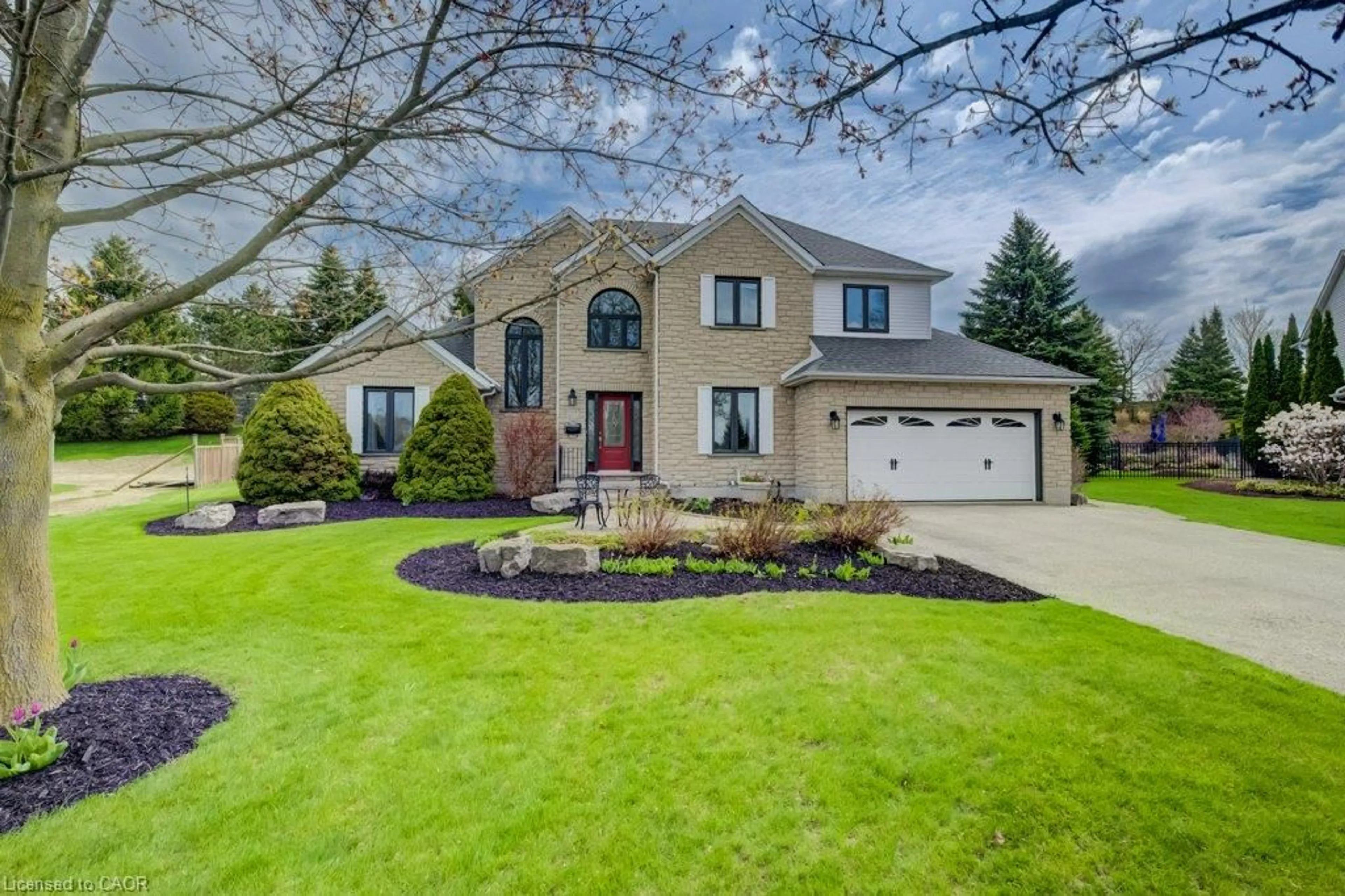 Home with vinyl exterior material, street for 207 Woodridge Dr, Mannheim Ontario N0B 2N0