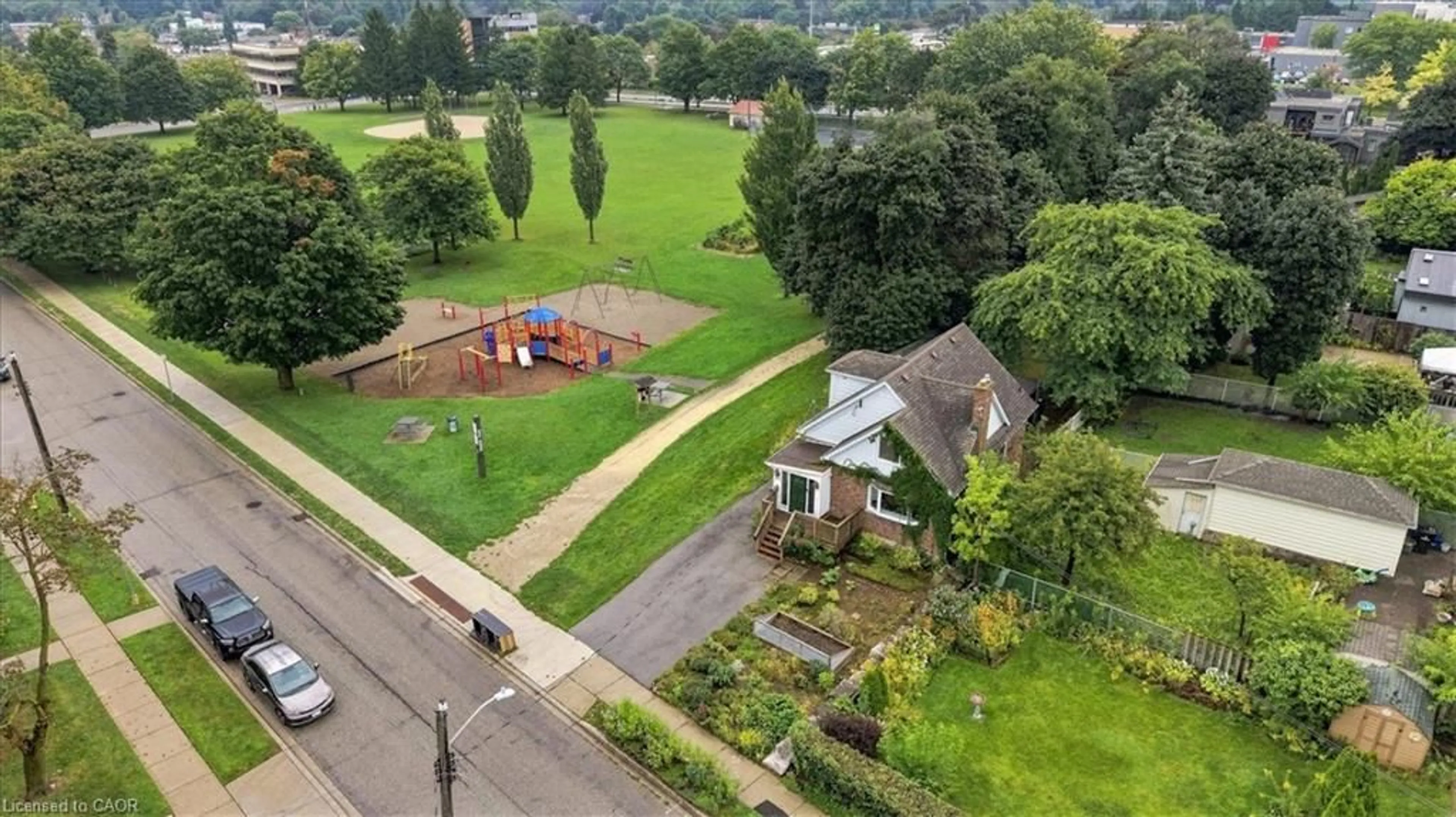 A pic from outside/outdoor area/front of a property/back of a property/a pic from drone, unknown for 233 Mansion St, Kitchener Ontario N2H 2K5