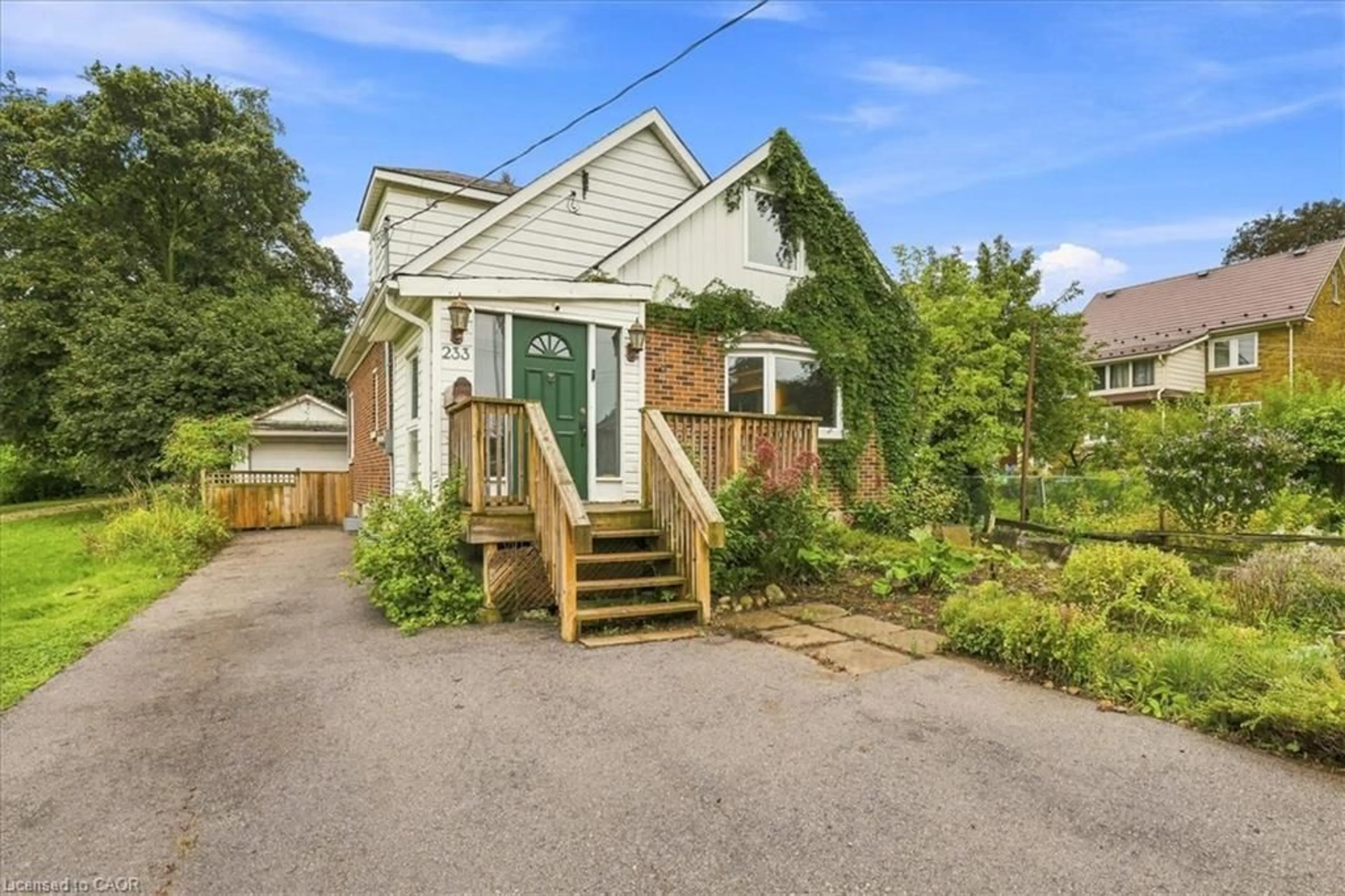 A pic from outside/outdoor area/front of a property/back of a property/a pic from drone, street for 233 Mansion St, Kitchener Ontario N2H 2K5
