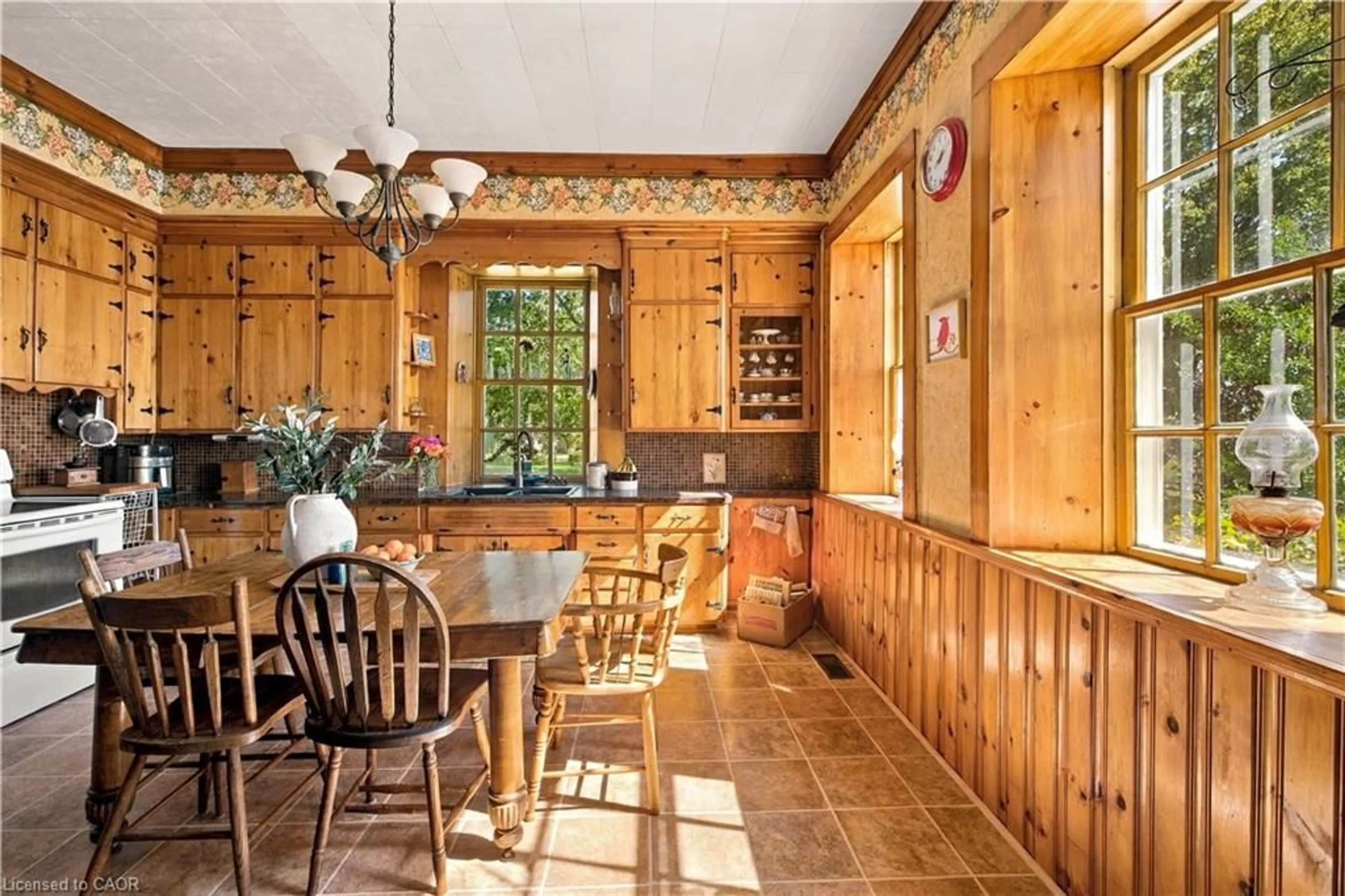 Dining room, ceramic/tile floor for 2744 Bleams Rd, New Hamburg Ontario N3A 3J1