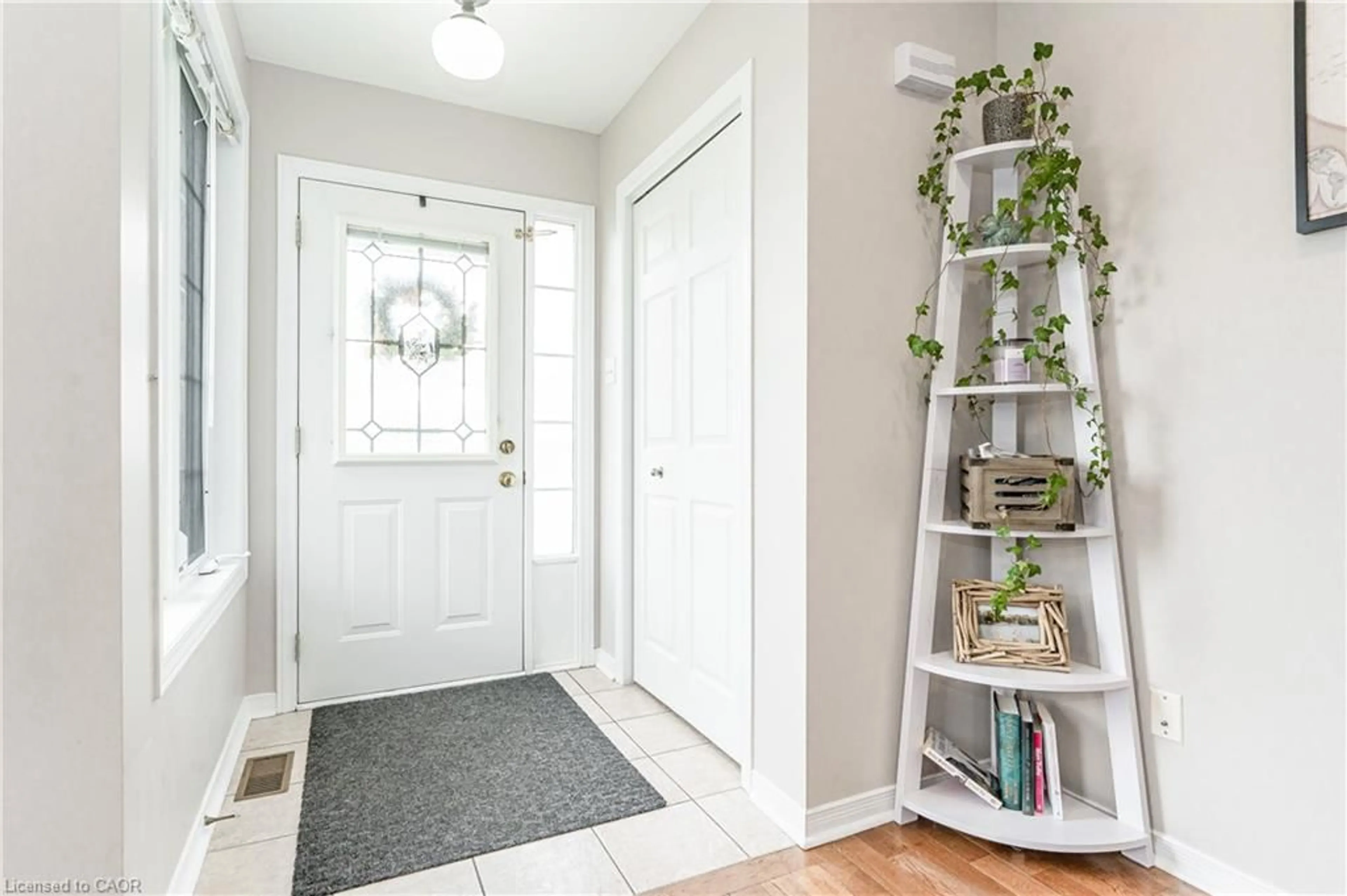 Indoor entryway for 116 Doyle Dr, Guelph Ontario N1G 5B4
