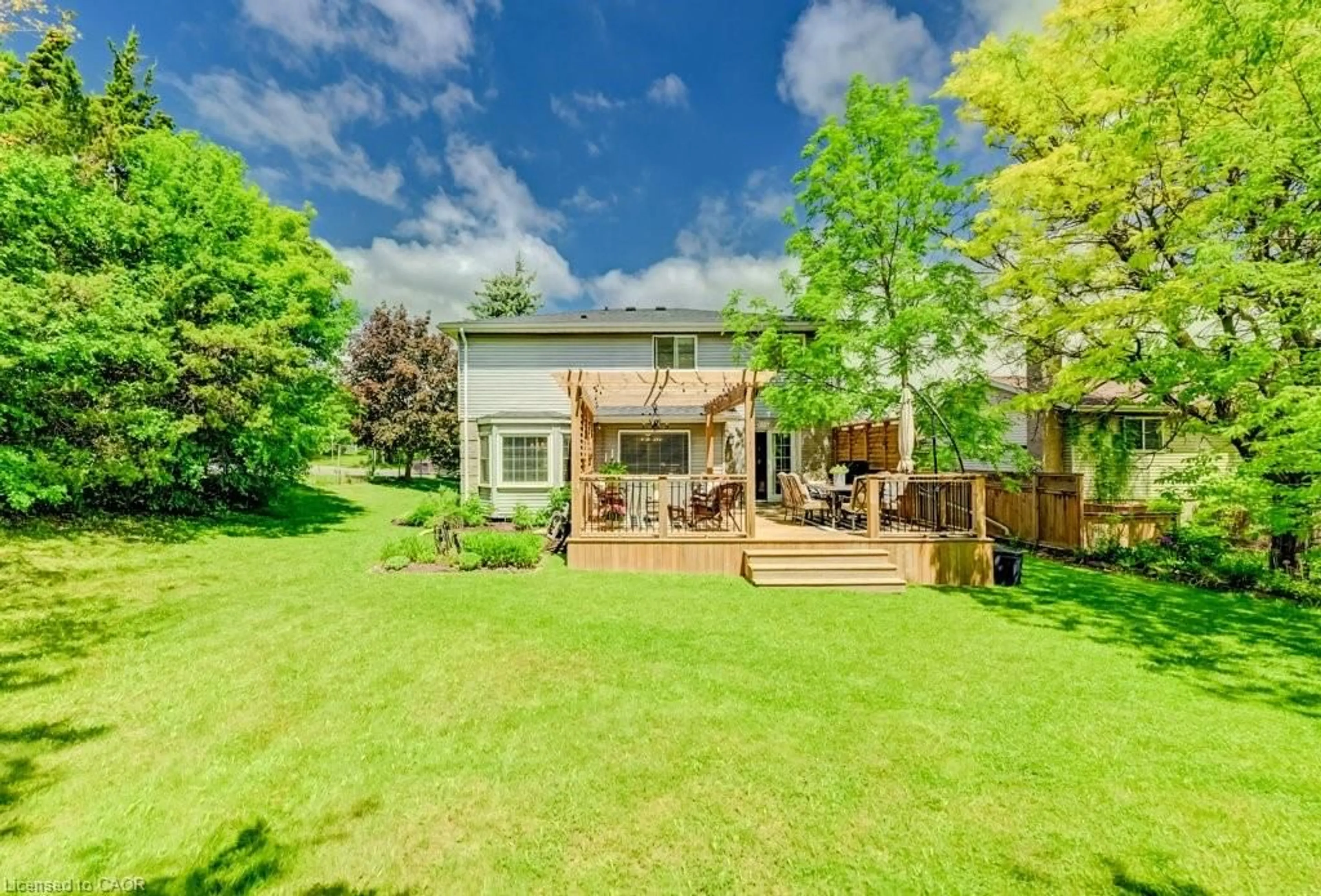 A pic from outside/outdoor area/front of a property/back of a property/a pic from drone, unknown for 469 Westvale Dr, Waterloo Ontario N2T 1S9