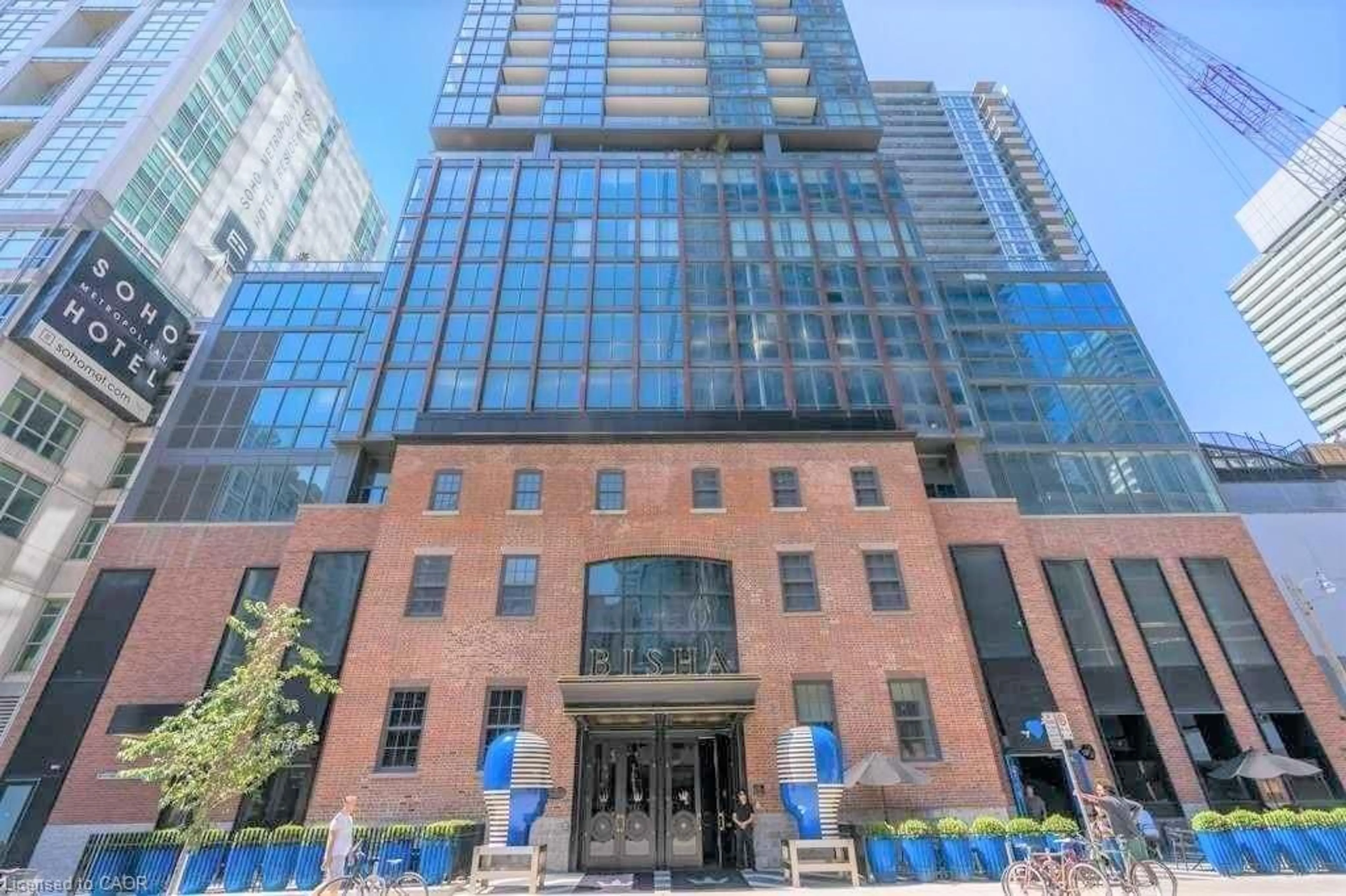 Indoor foyer for 88 Blue Jays Way #1101, Toronto Ontario M5V 2G3