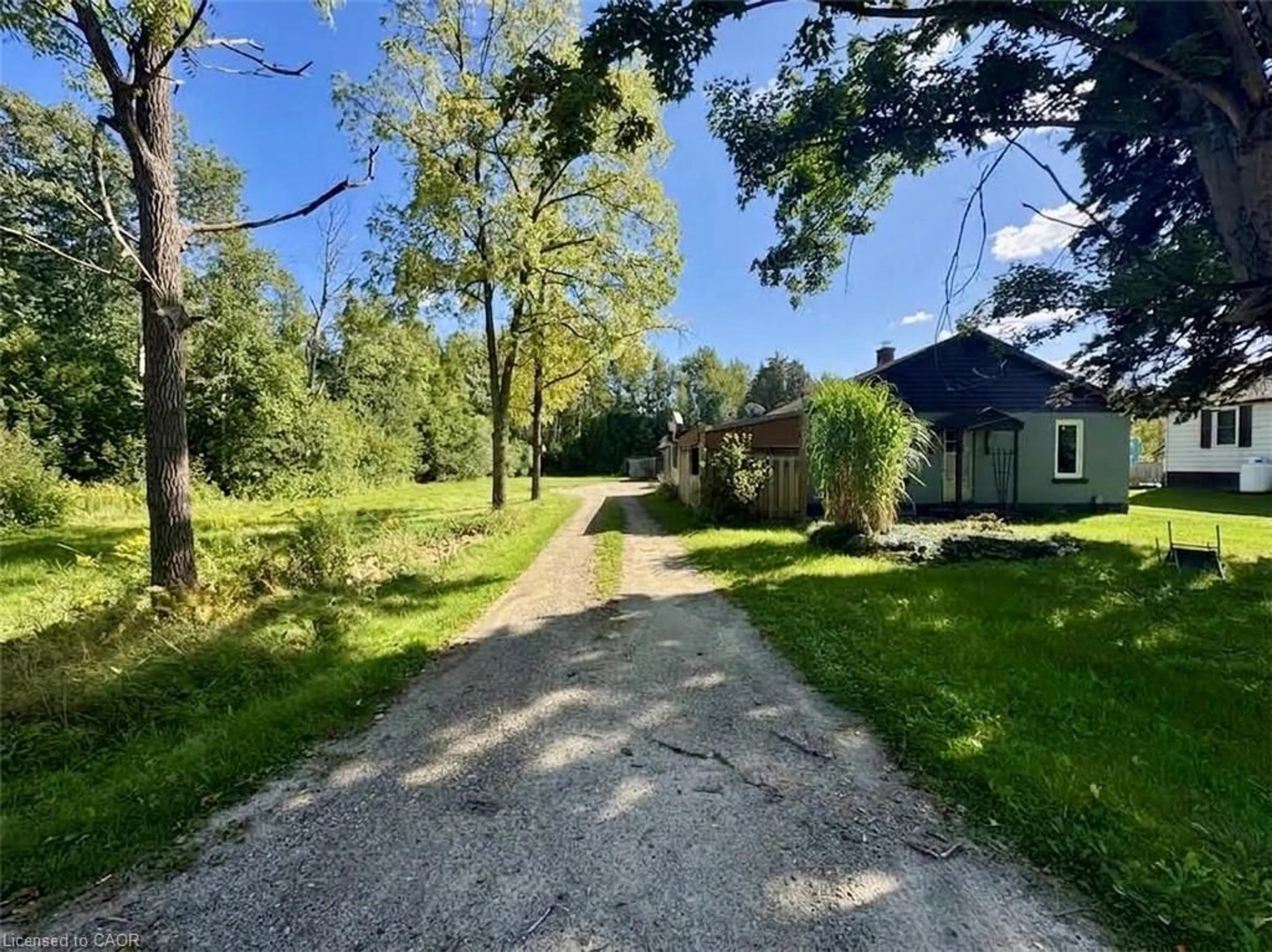 A pic from outside/outdoor area/front of a property/back of a property/a pic from drone, street for 6587 Ellis Rd, Cambridge Ontario N3C 2V4