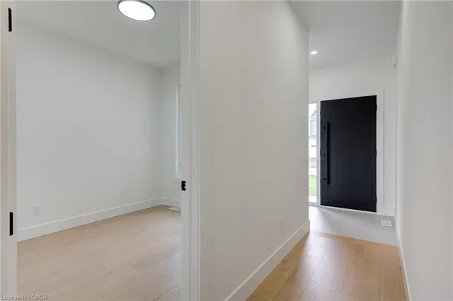 100 Clayton St, Mitchell 5