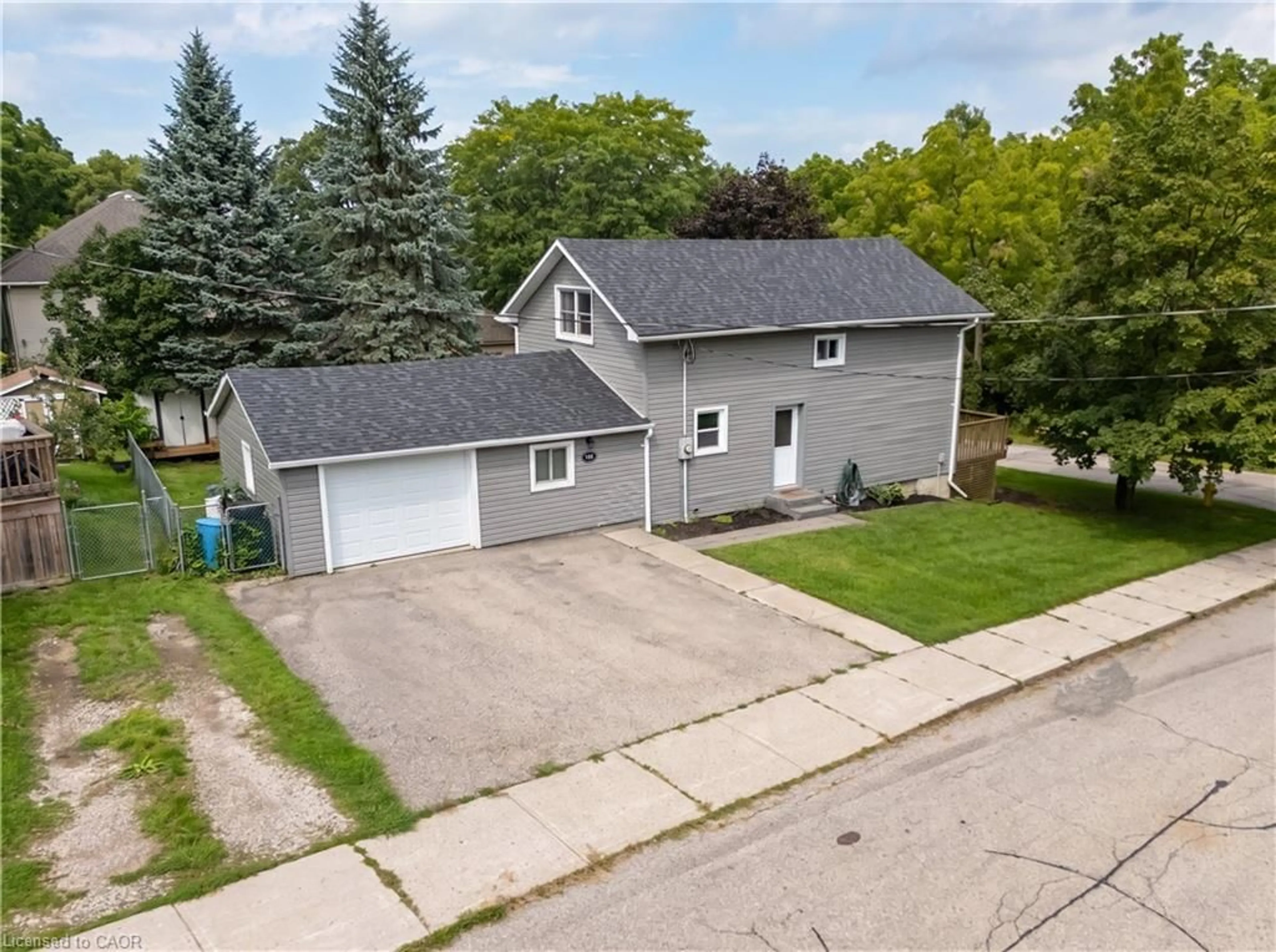 A pic from outside/outdoor area/front of a property/back of a property/a pic from drone, street for 146 Benson St, Ingersoll Ontario N5C 3A7