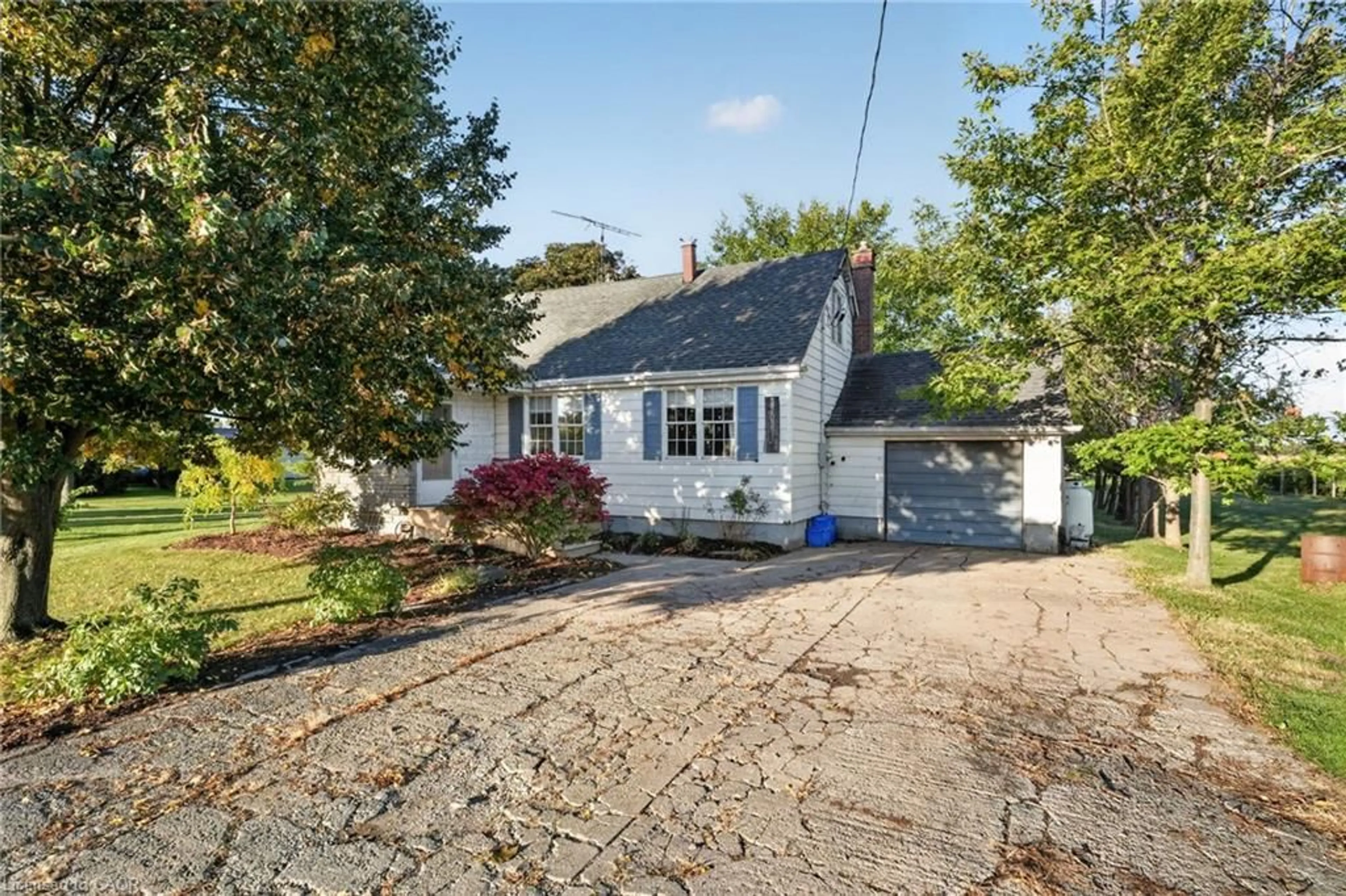 Home with vinyl exterior material, street for 3702 Campden Rd, Campden Ontario L0R 1G0