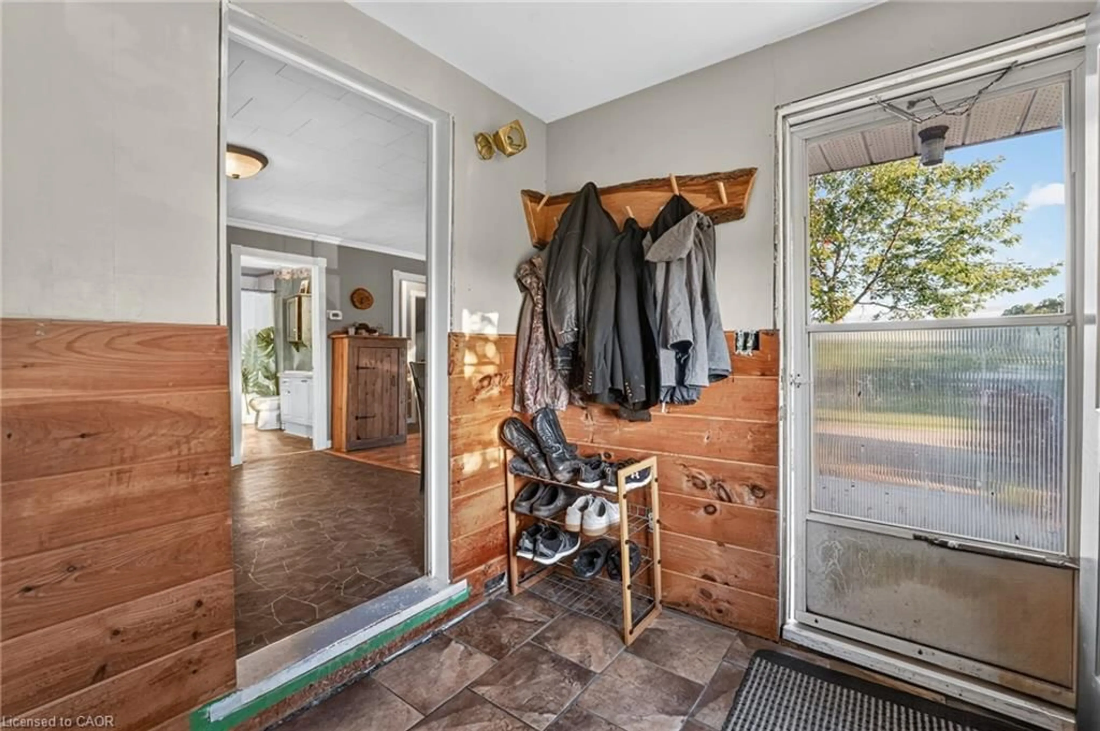 Indoor entryway for 3702 Campden Rd, Campden Ontario L0R 1G0