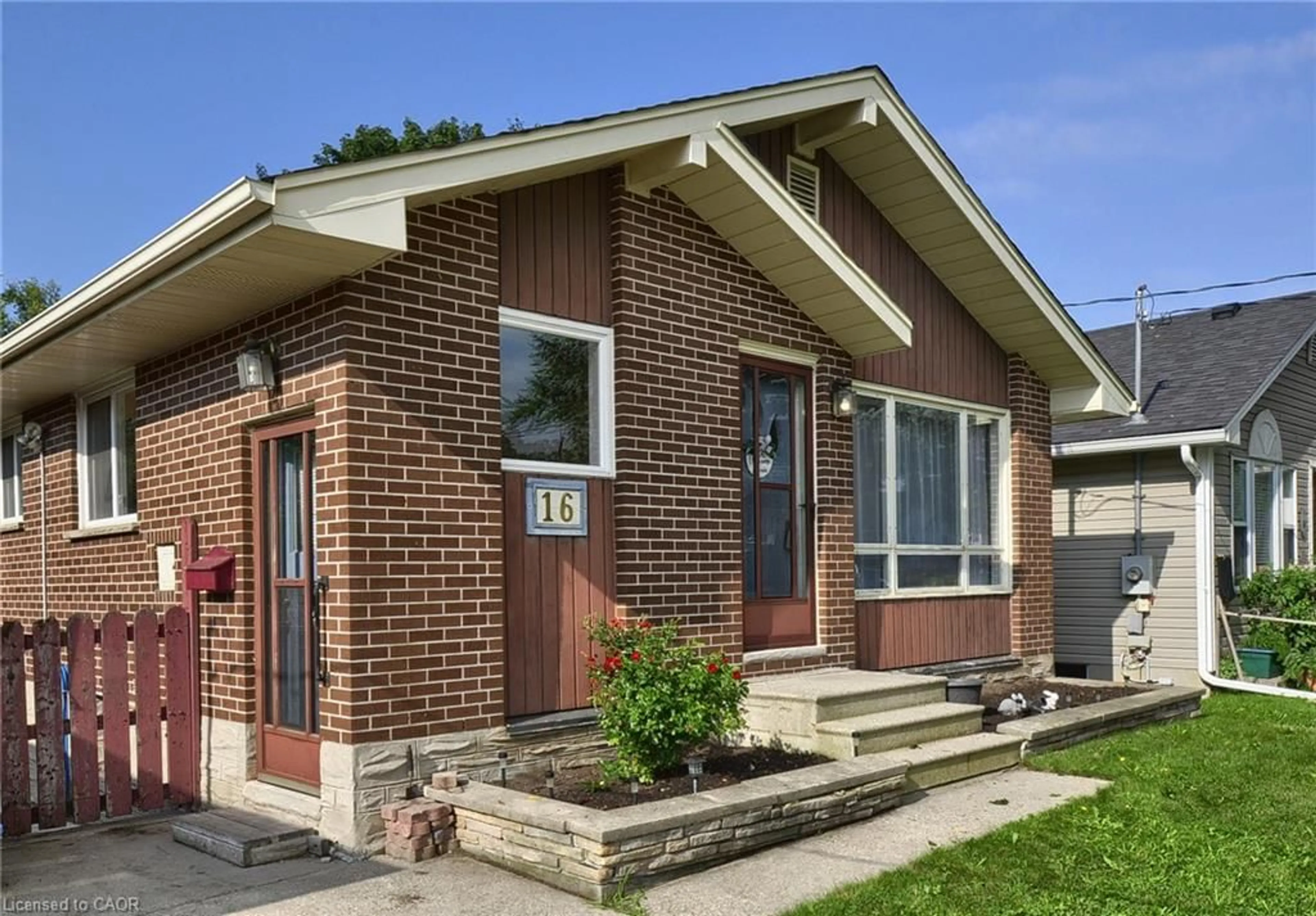 Home with brick exterior material, street for 16 Broadview Ave, Cambridge Ontario N1R 3V7