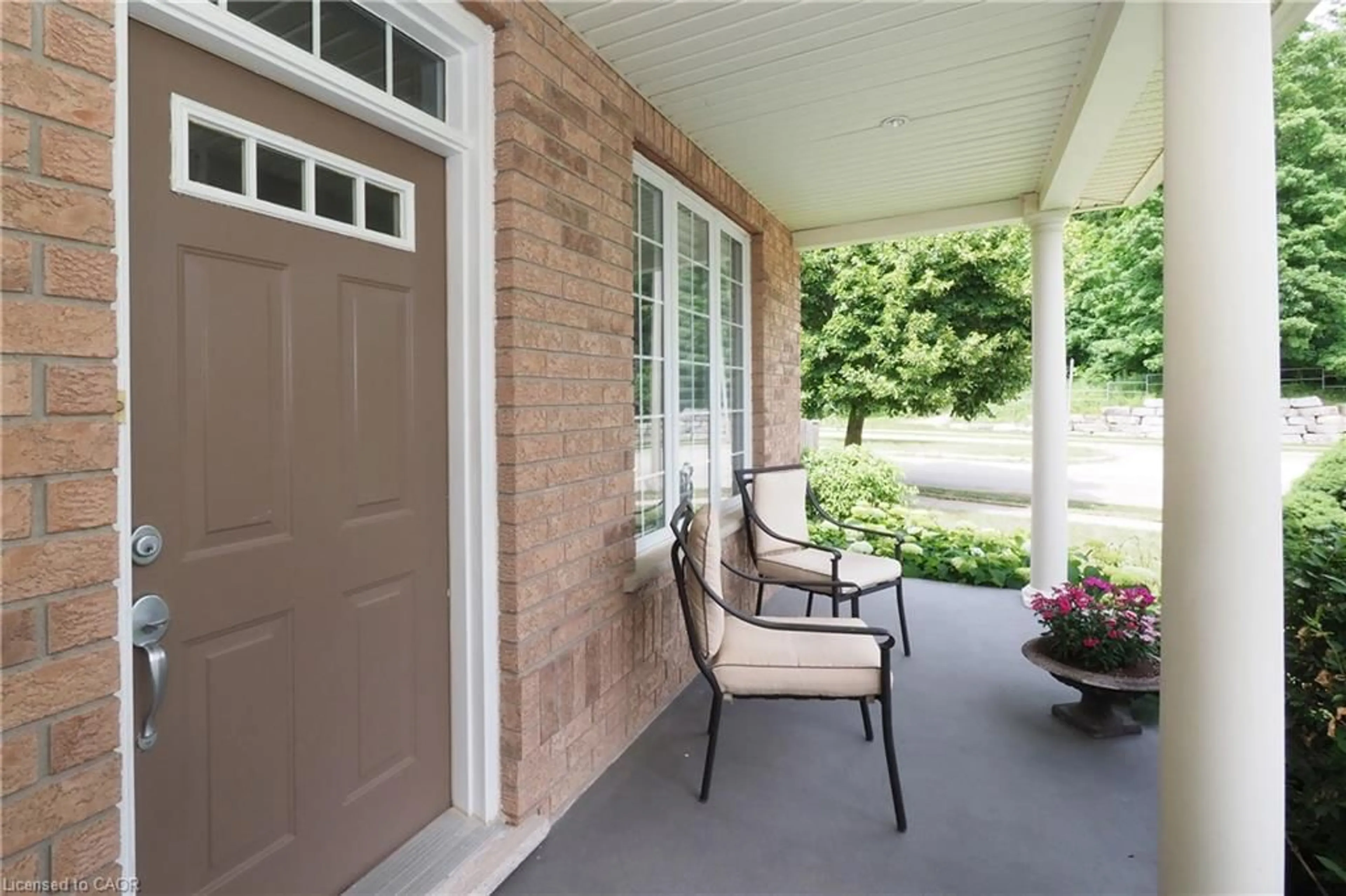 Patio, street for 559 Springwater Dr, Waterloo Ontario N2V 2K6