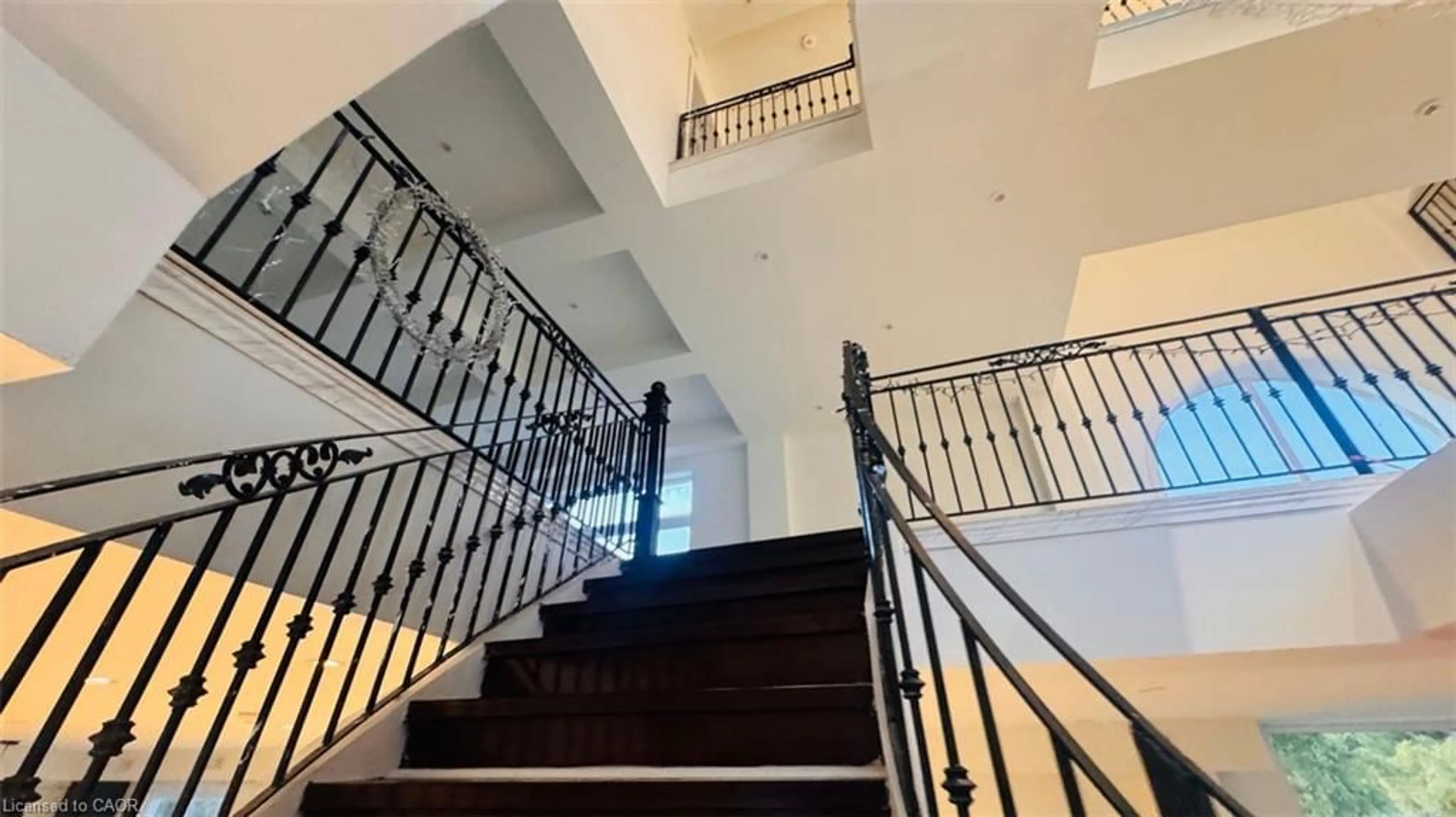 Stairs for 1616 Highway 3 East, Dunnville Ontario N1A 2W7