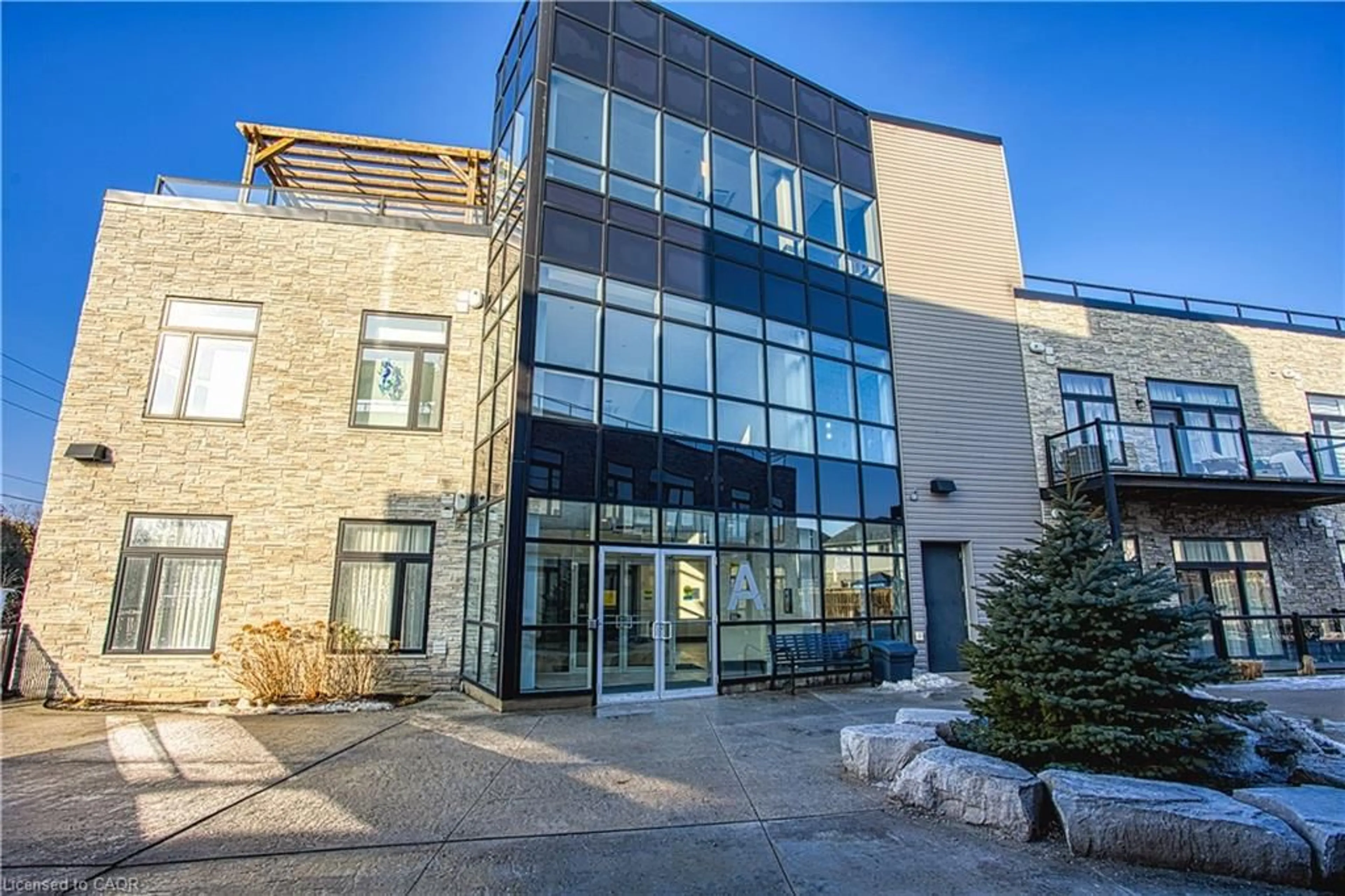 Indoor foyer for 85 Morrell St #215A, Brantford Ontario N3T 4J6