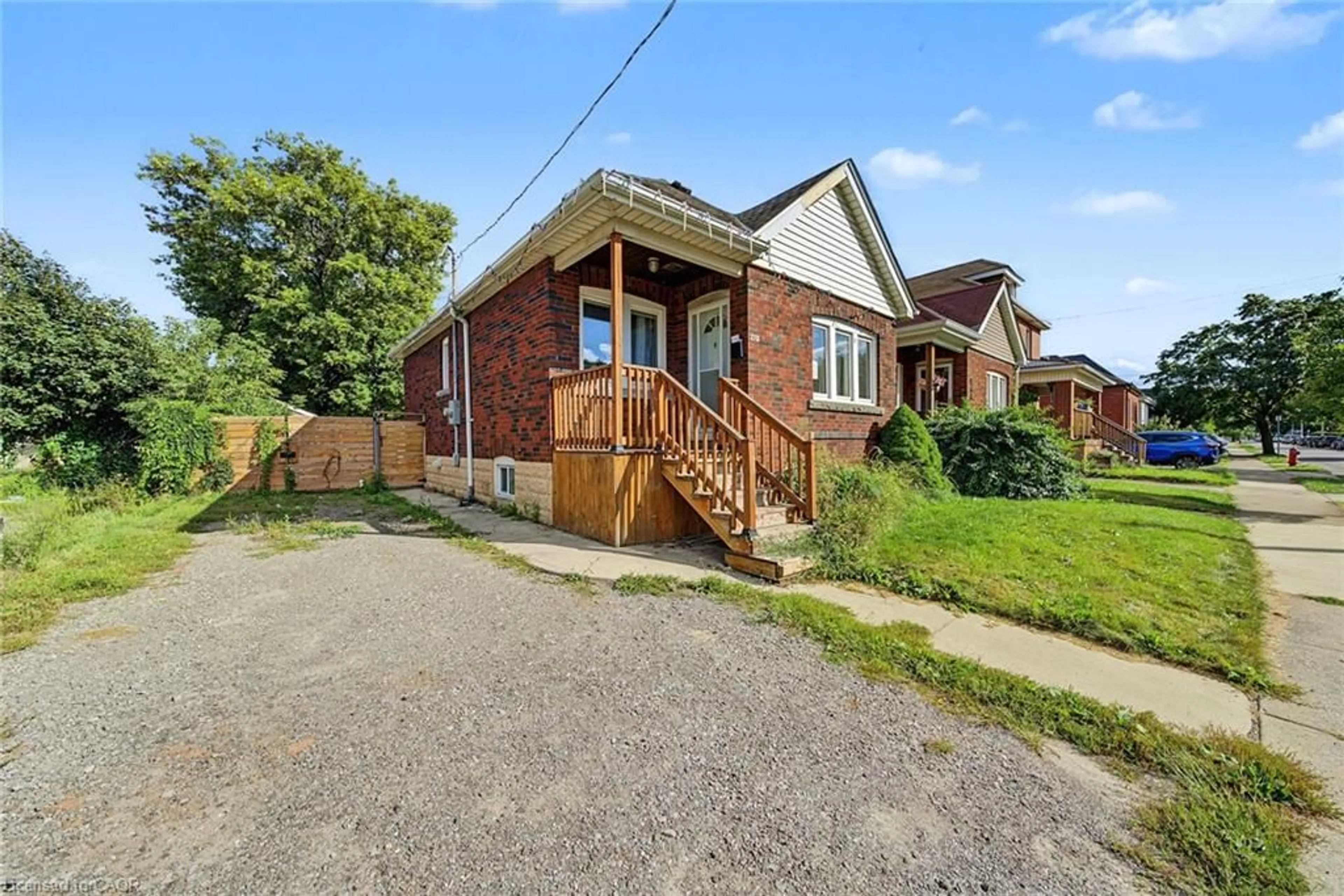 Home with brick exterior material, street for 270 Weir St, Hamilton Ontario L8H 5G3