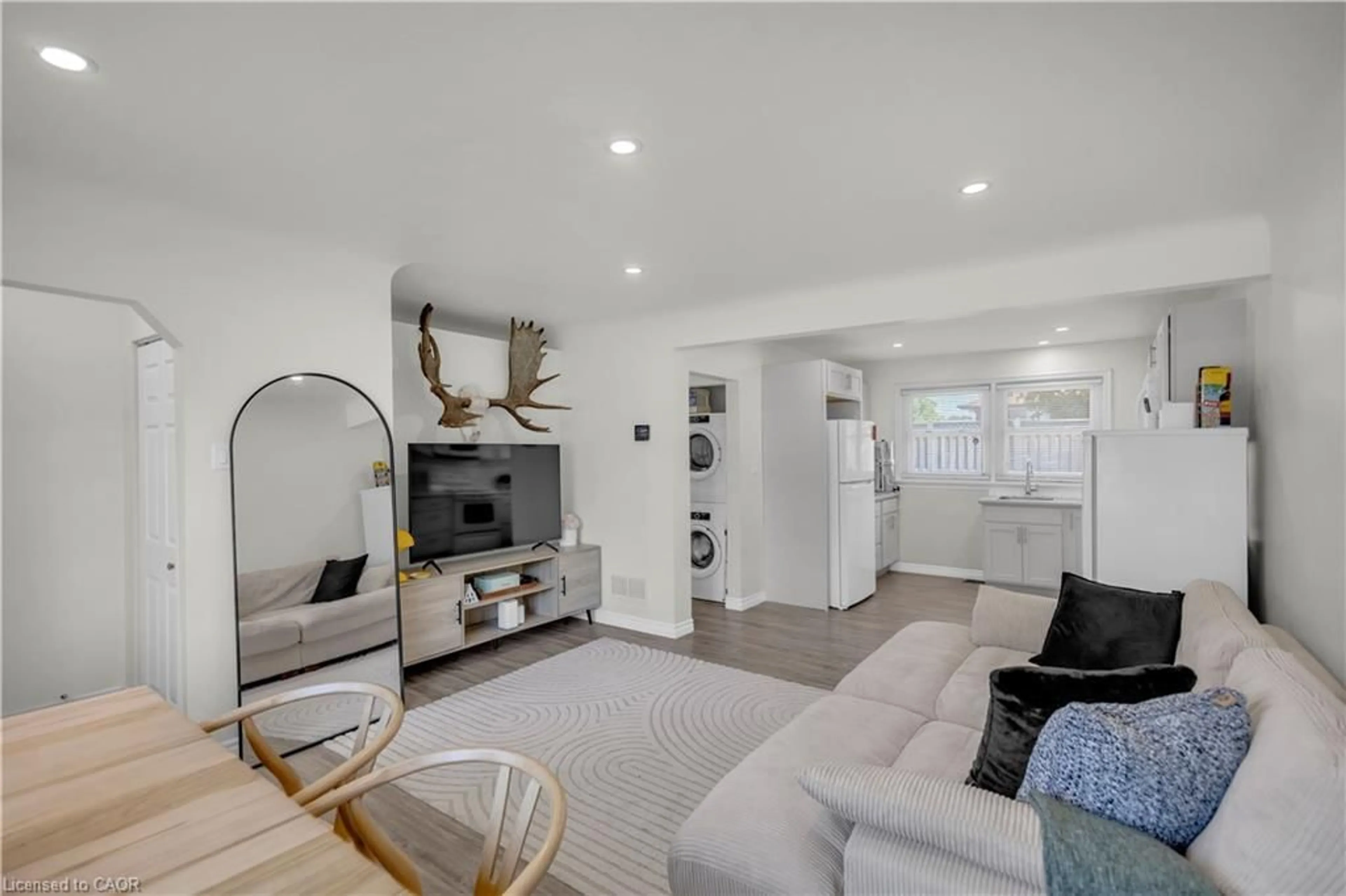 Living room with furniture, unknown for 450 Highland Rd, Kitchener Ontario N2M 3W7