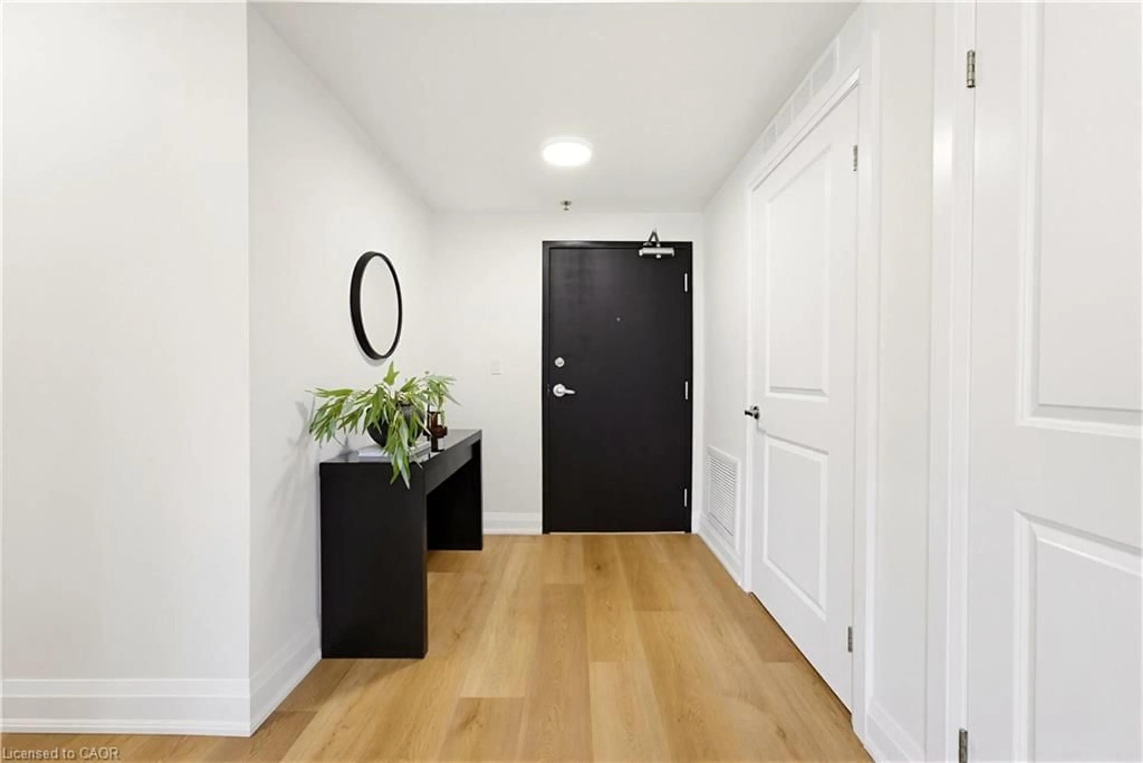 Indoor entryway for 247 Grey Silo Rd #102, Waterloo Ontario N2K 0G7