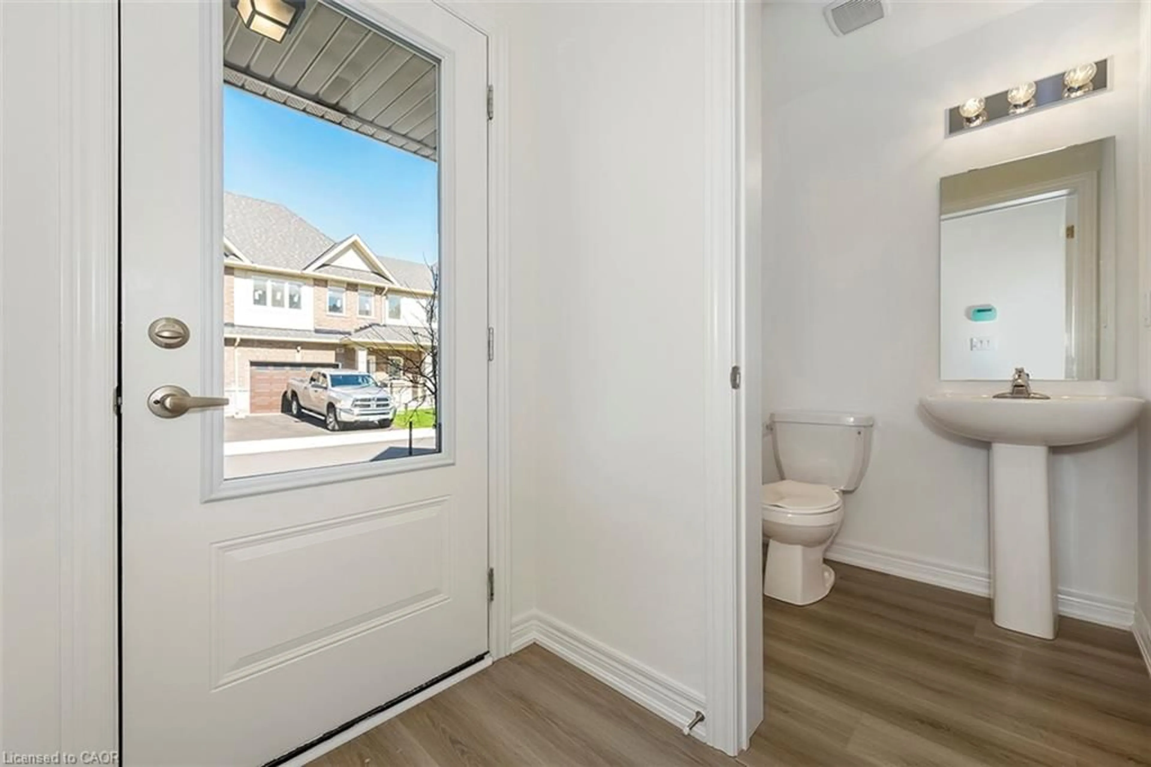 Indoor entryway for 205 Thames Way #44, Mount Hope Ontario L0R 1W0