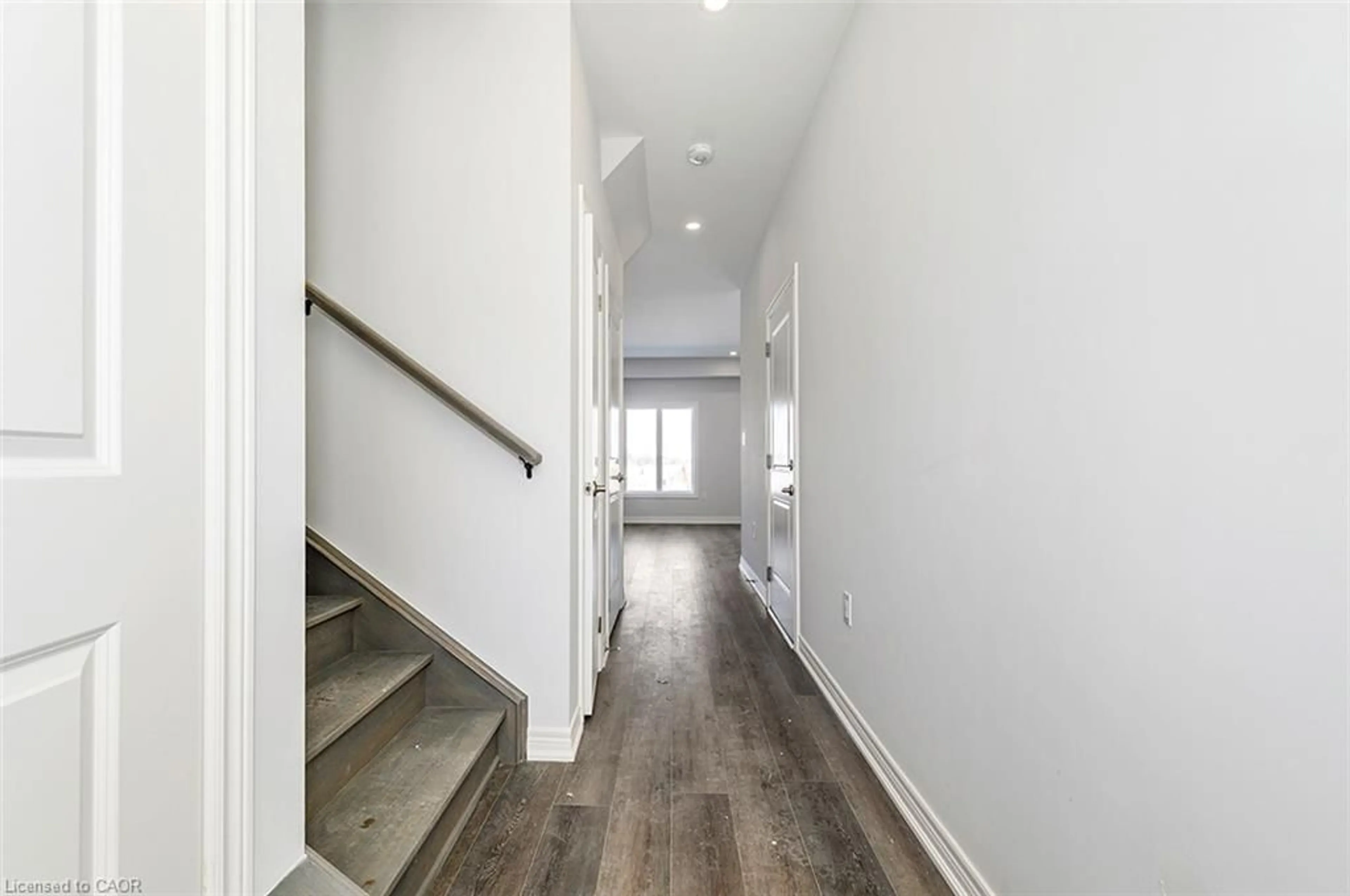 Indoor entryway for 205 Thames Way #44, Mount Hope Ontario L0R 1W0