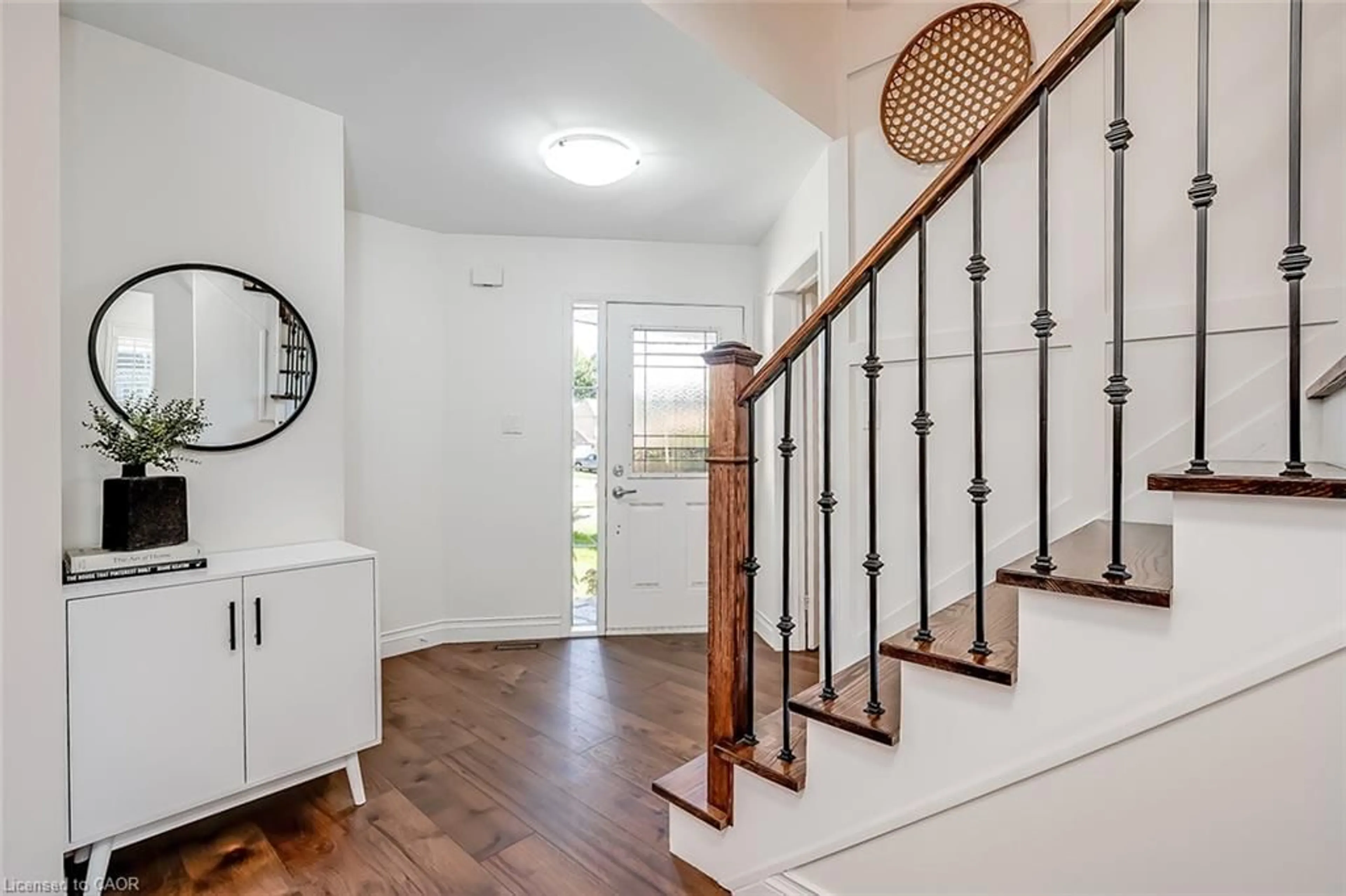 Indoor entryway for 83 Niska Dr, Waterdown Ontario L8B 0M4