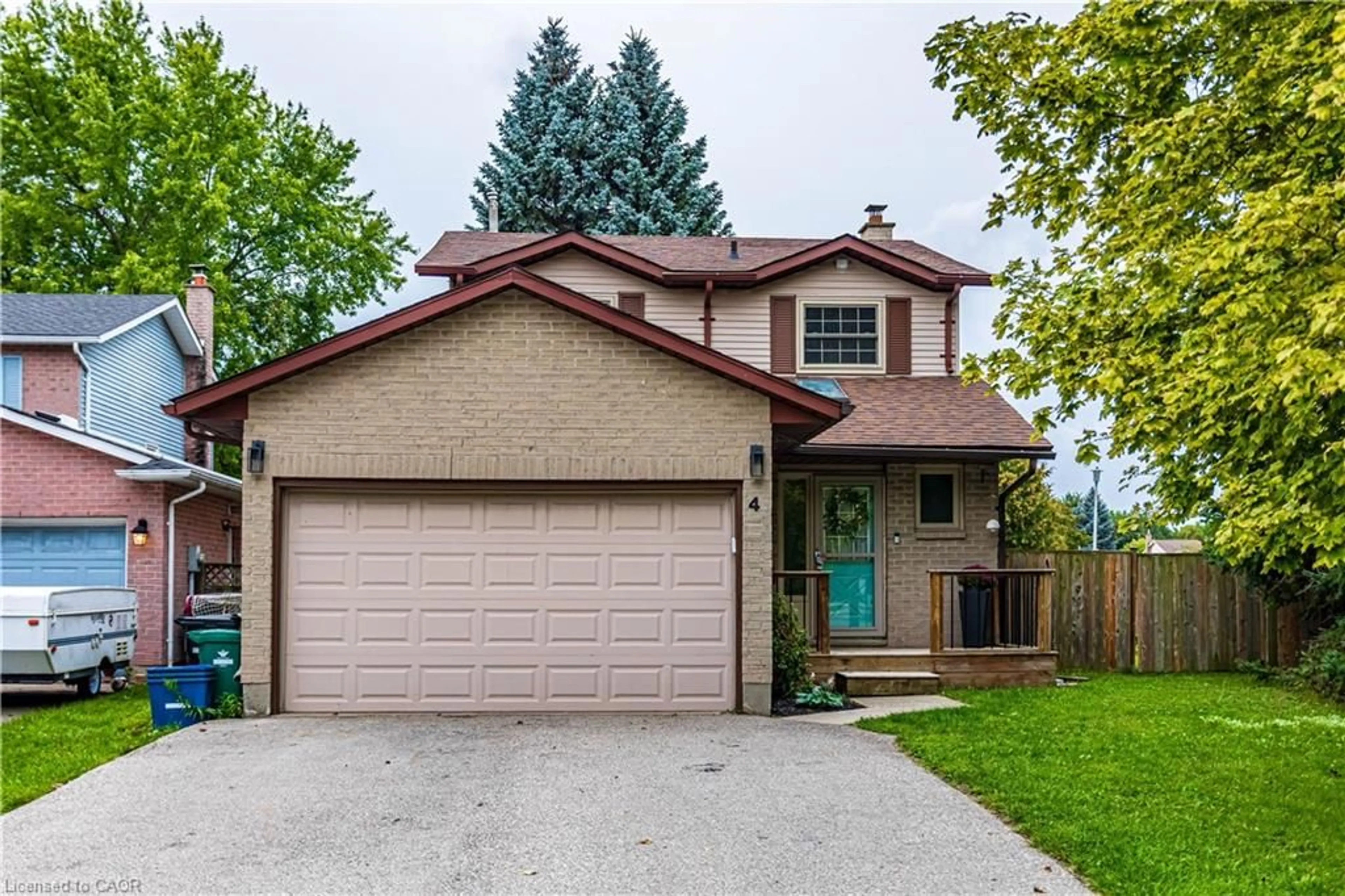 Home with vinyl exterior material, street for 4 Gillespie Crt, Cambridge Ontario N3C 3N2