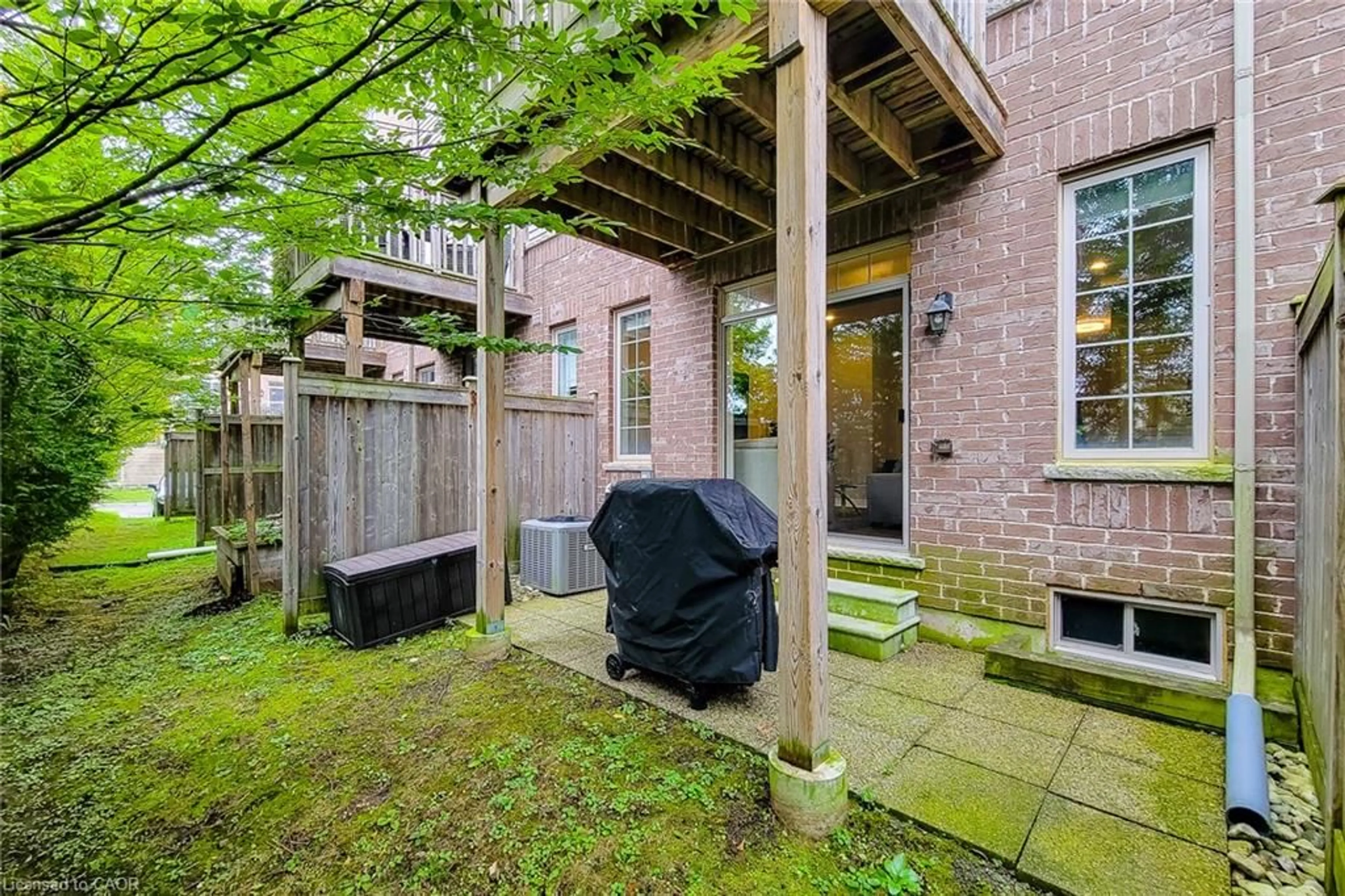 Patio, street for 257 Parkside Dr #16, Waterdown Ontario L8B 0W5
