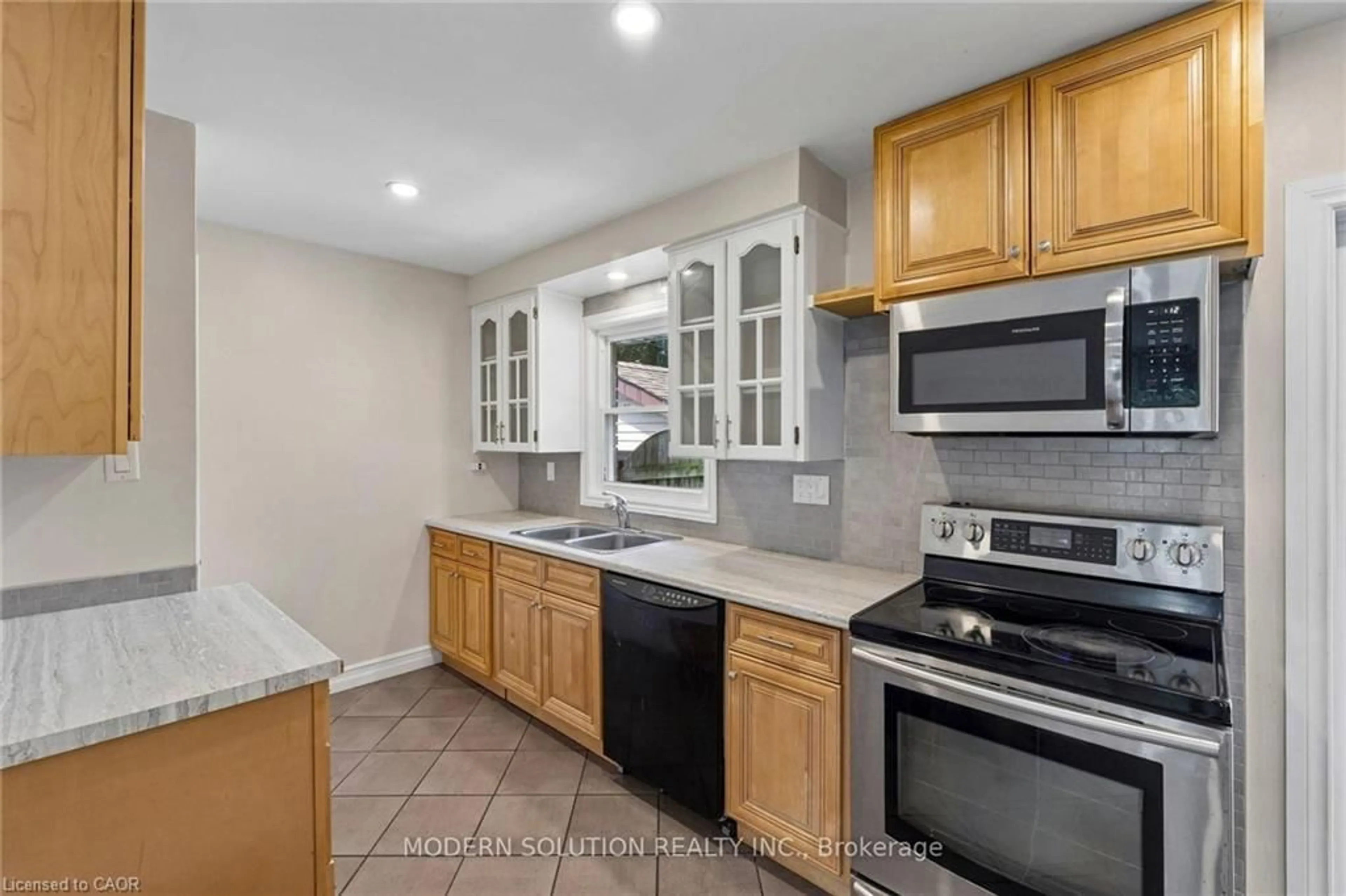 Standard kitchen, ceramic/tile floor for 61 Godfrey Dr, London Ontario N5V 2E8