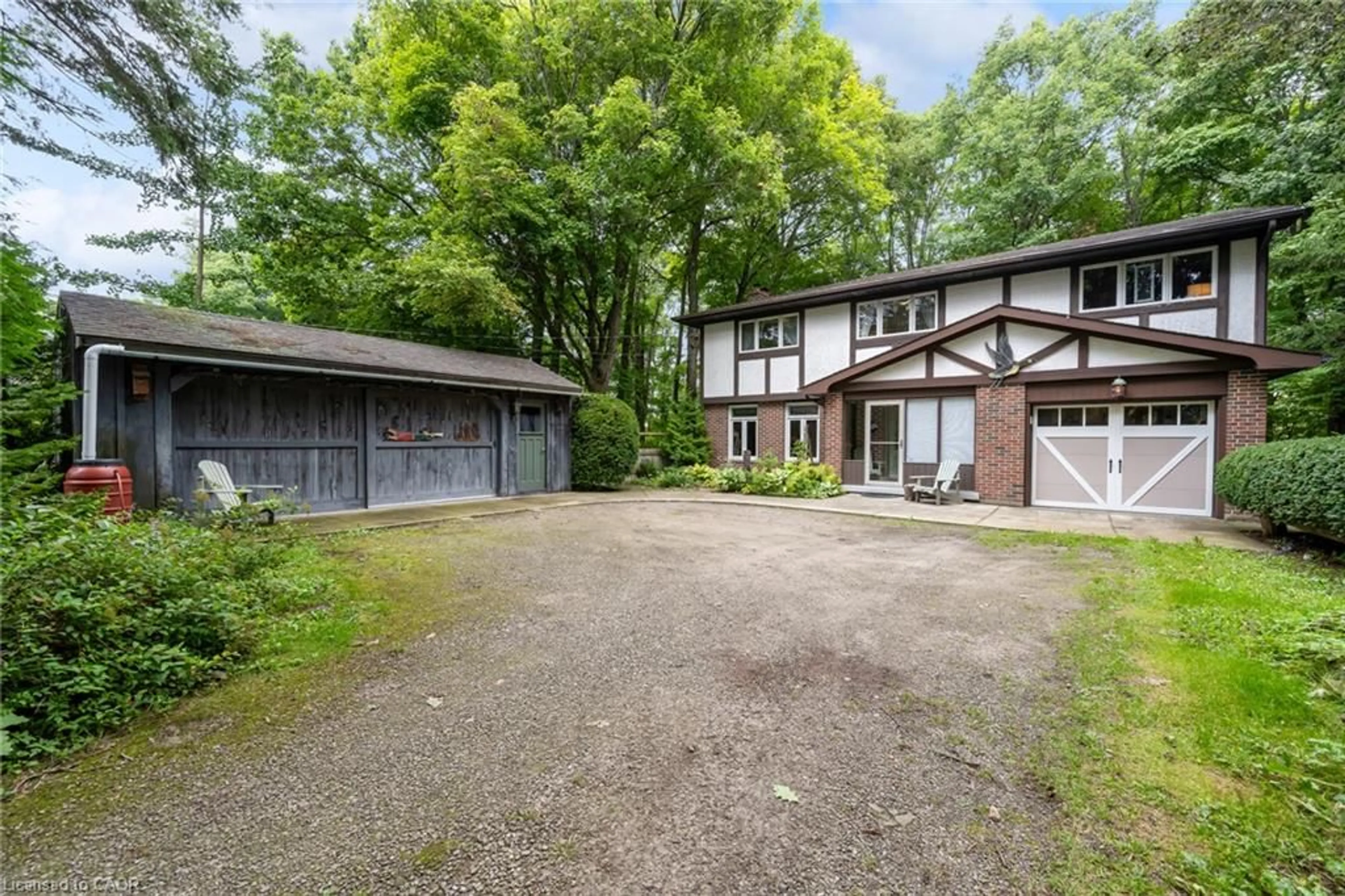 A pic from outside/outdoor area/front of a property/back of a property/a pic from drone, street for 155 Ridge Rd, Grimsby Ontario L3M 4E7