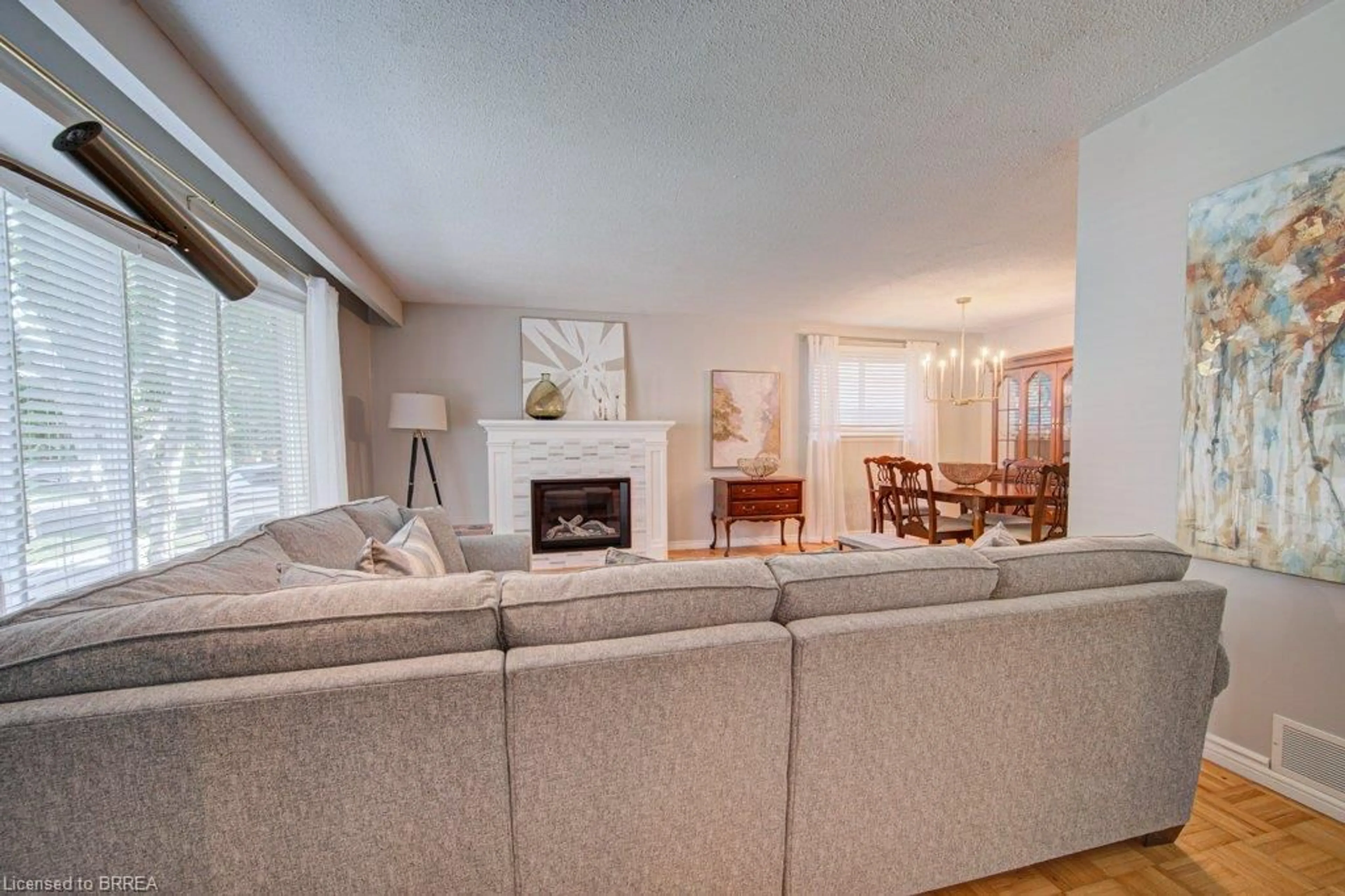 Living room with furniture, unknown for 3158 Palmer Dr, Burlington Ontario L7M 1L4