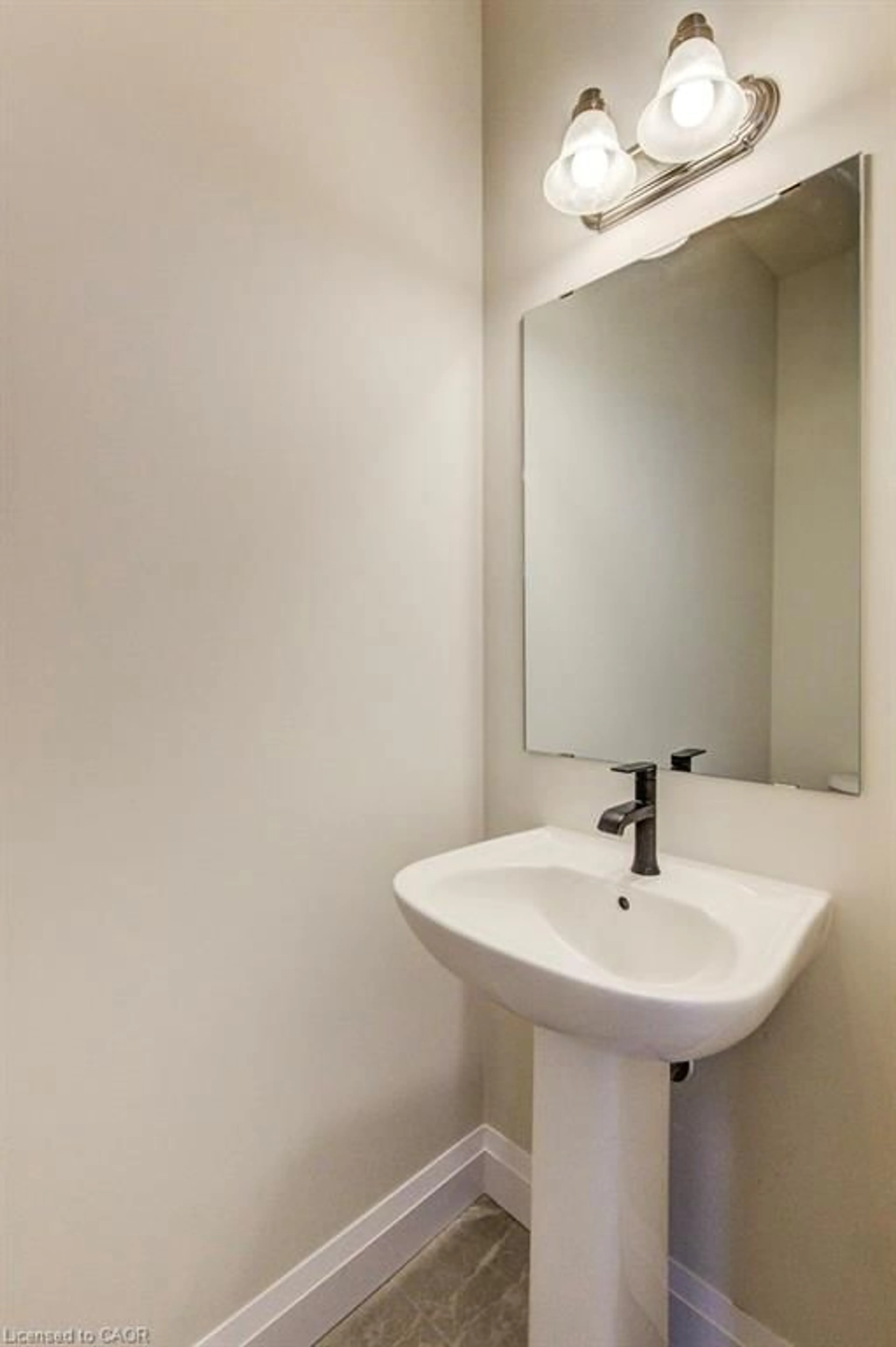 Standard bathroom, unknown for 231 Applewood St, Plattsville Ontario N0J 1S0
