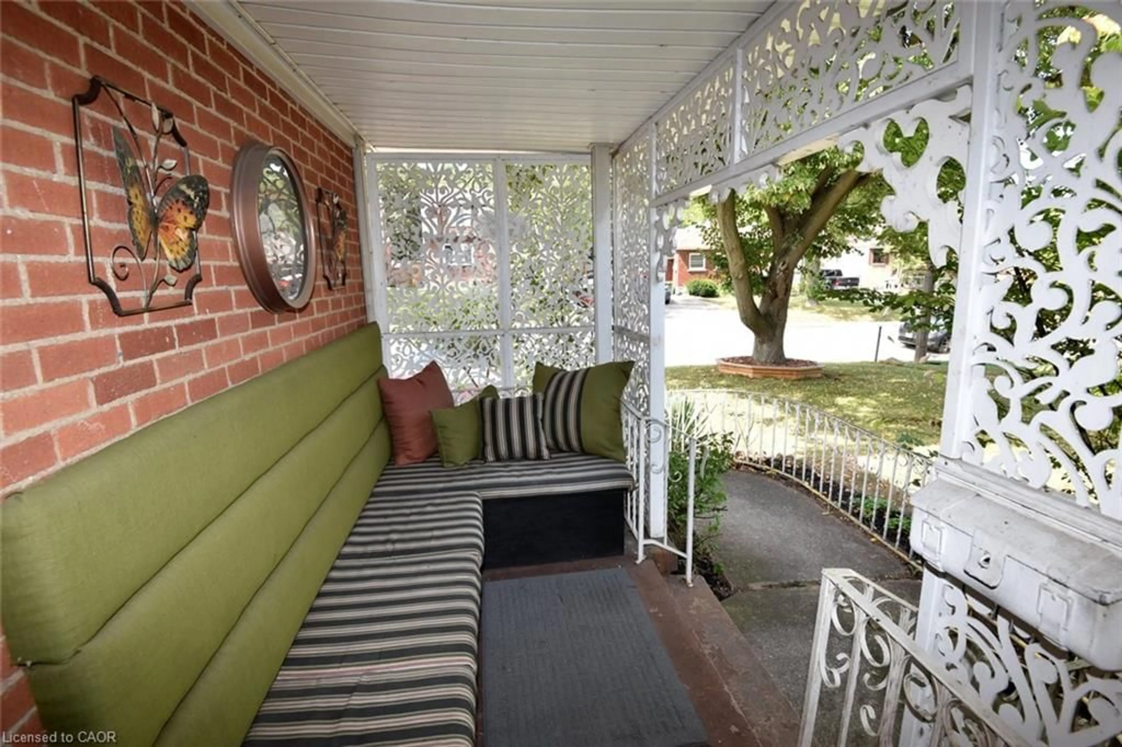 Patio, street for 279 Rosedale Ave, Hamilton Ontario L8K 4N6