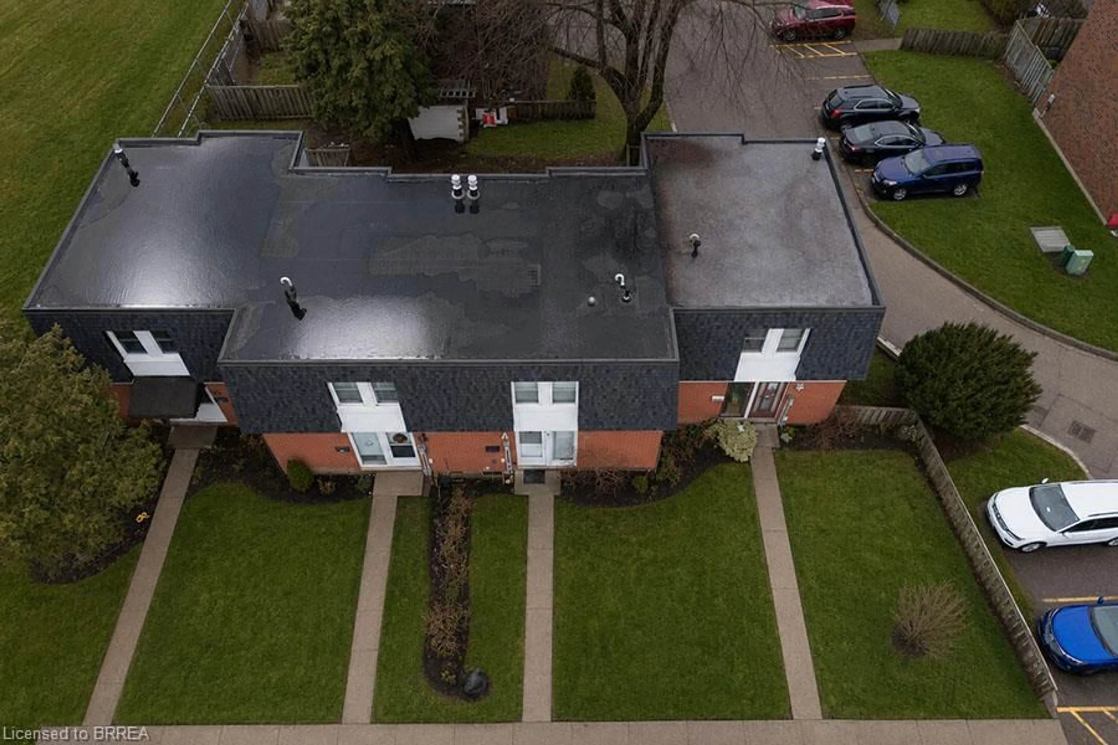 A pic from outside/outdoor area/front of a property/back of a property/a pic from drone, building for 273 Elgin St #41, Brantford Ontario N3S 5B2