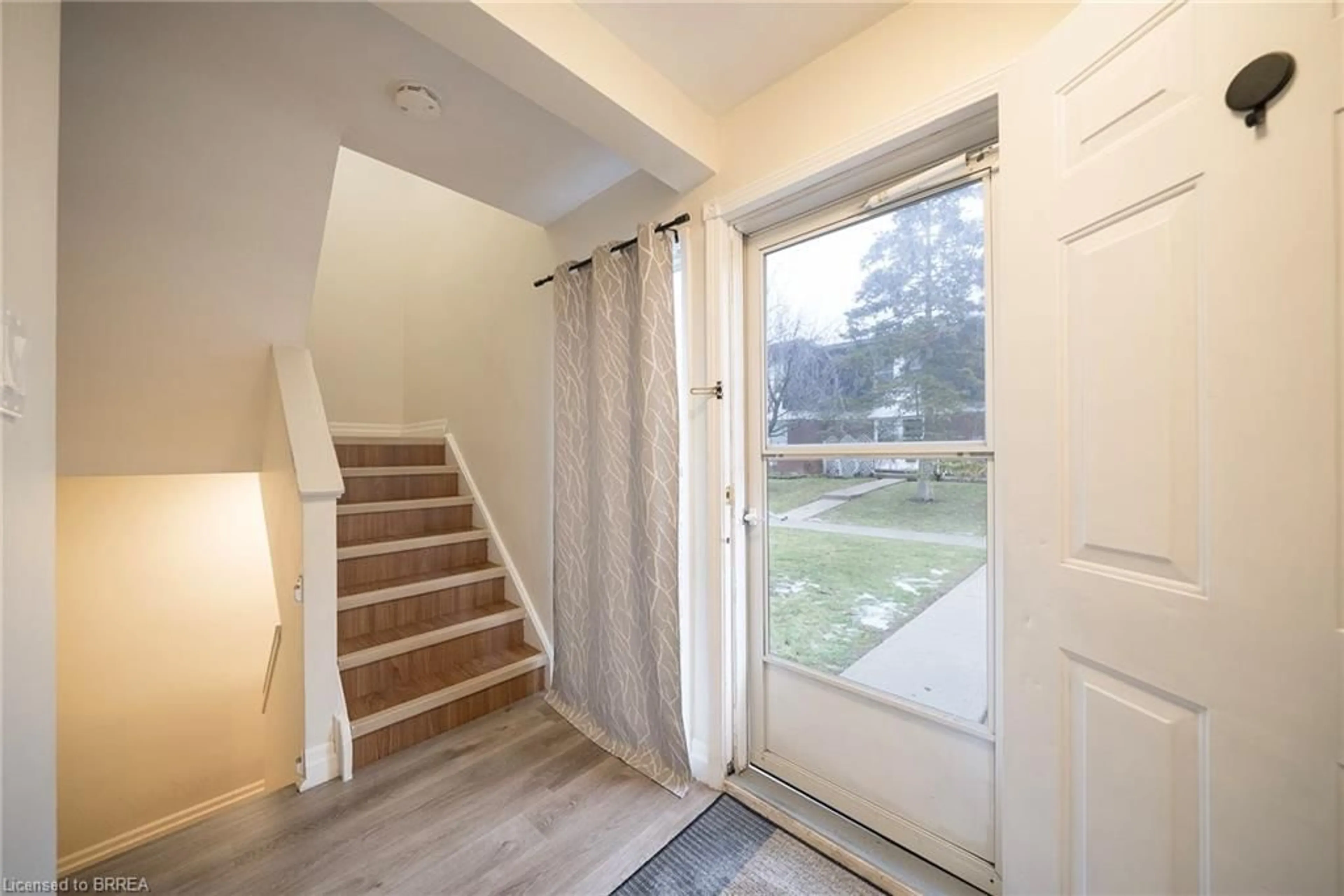 Indoor entryway for 273 Elgin St #41, Brantford Ontario N3S 5B2