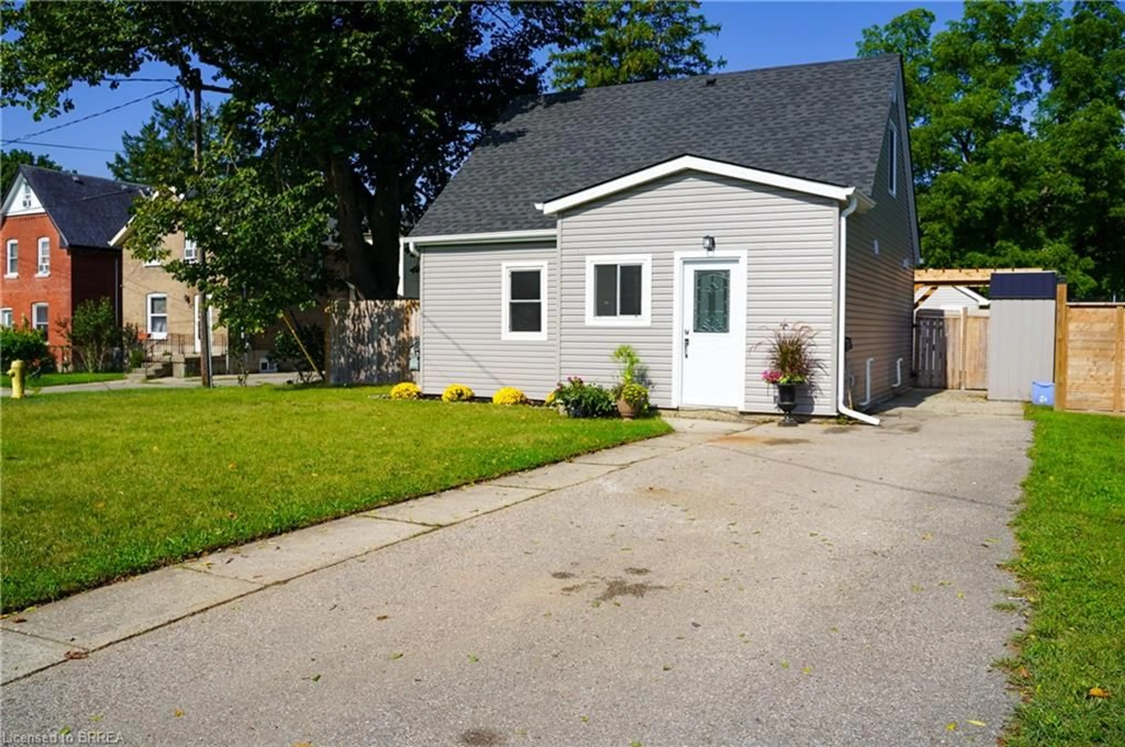 Unknown for 4 John St, Brantford Ontario N3T 4H7