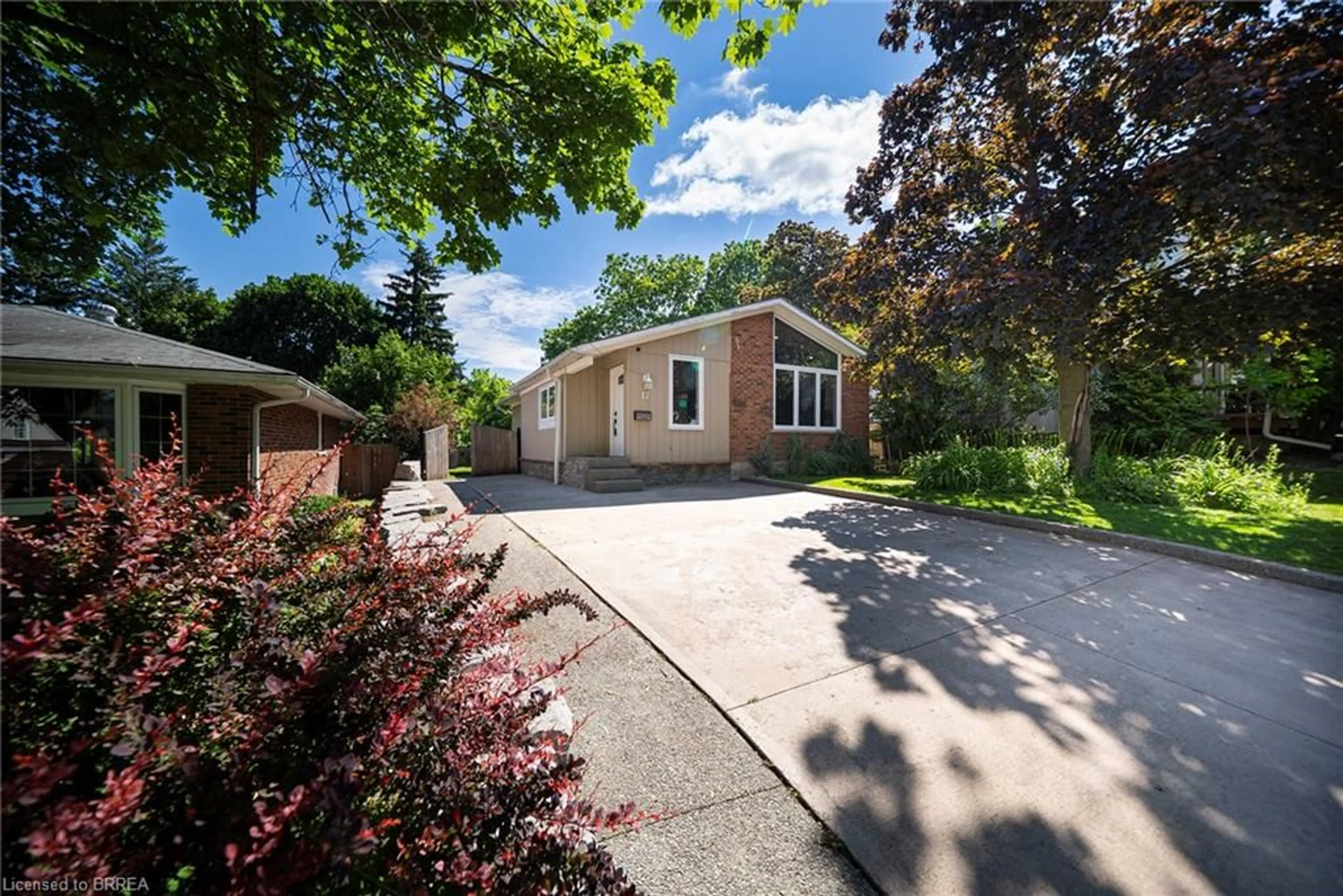 A pic from outside/outdoor area/front of a property/back of a property/a pic from drone, street for 17 Flynn Ave, Cambridge Ontario N3C 2T8