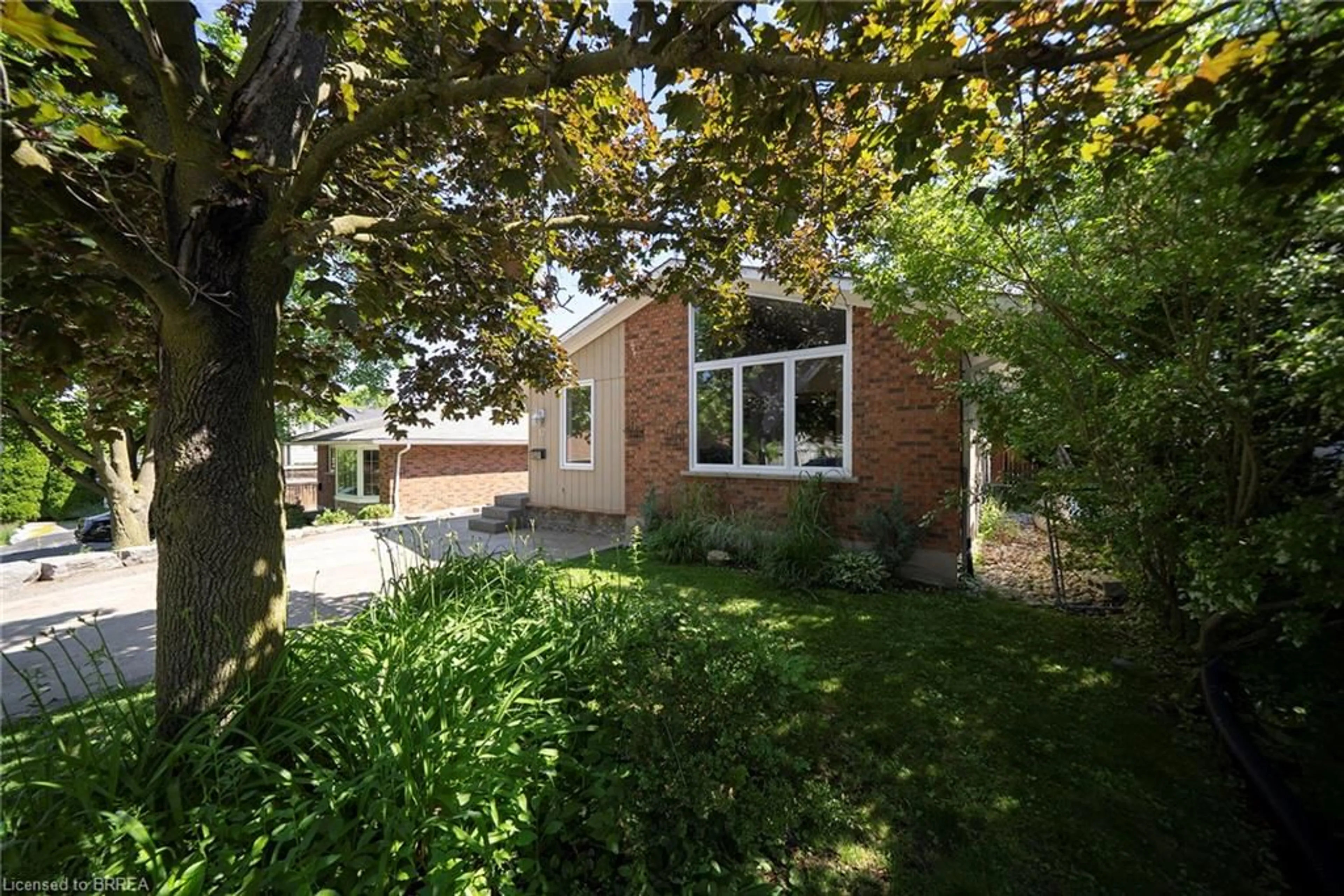 Home with brick exterior material, street for 17 Flynn Ave, Cambridge Ontario N3C 2T8