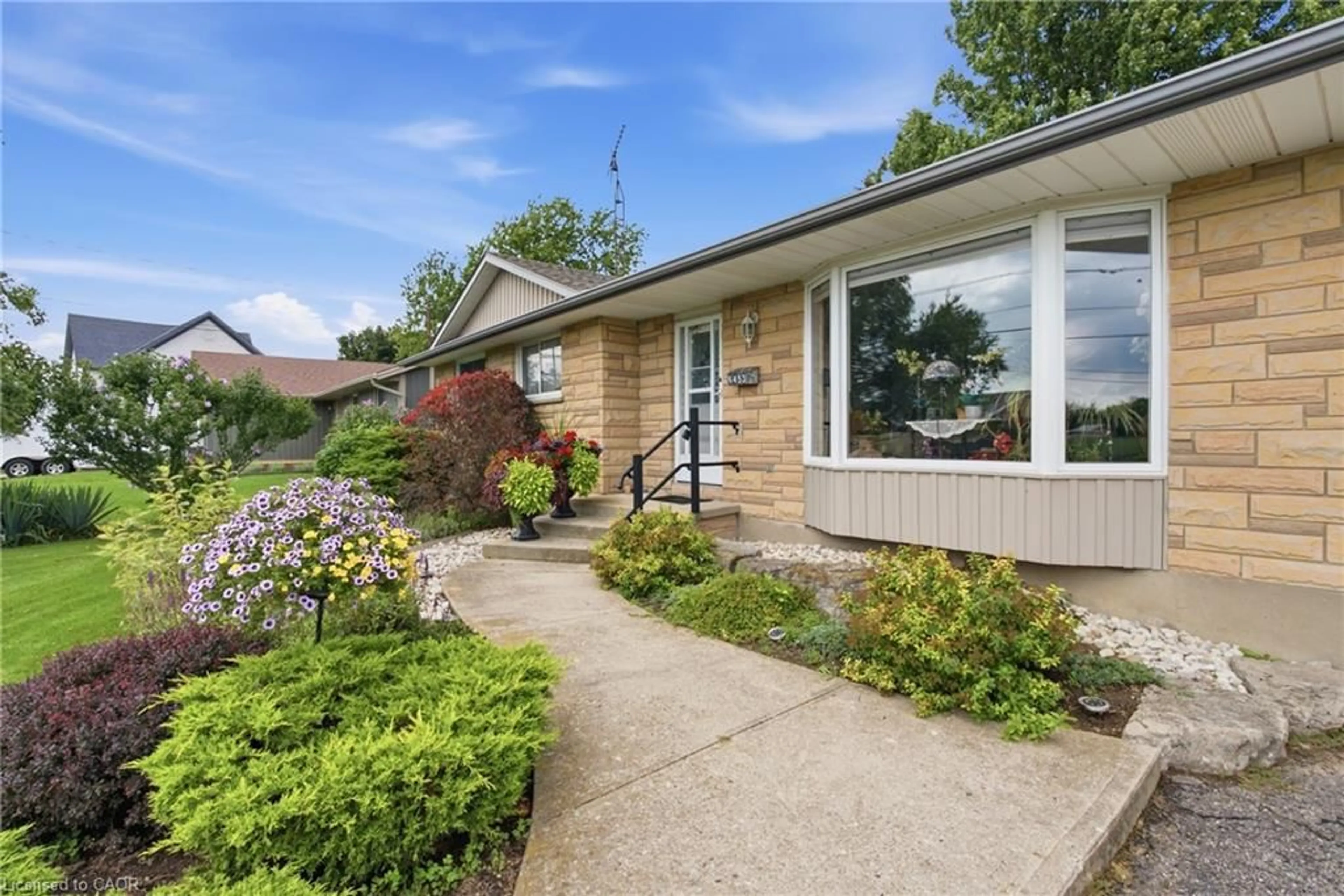 Home with brick exterior material, street for 6453 Townline Rd, Smithville Ontario L0R 2A0