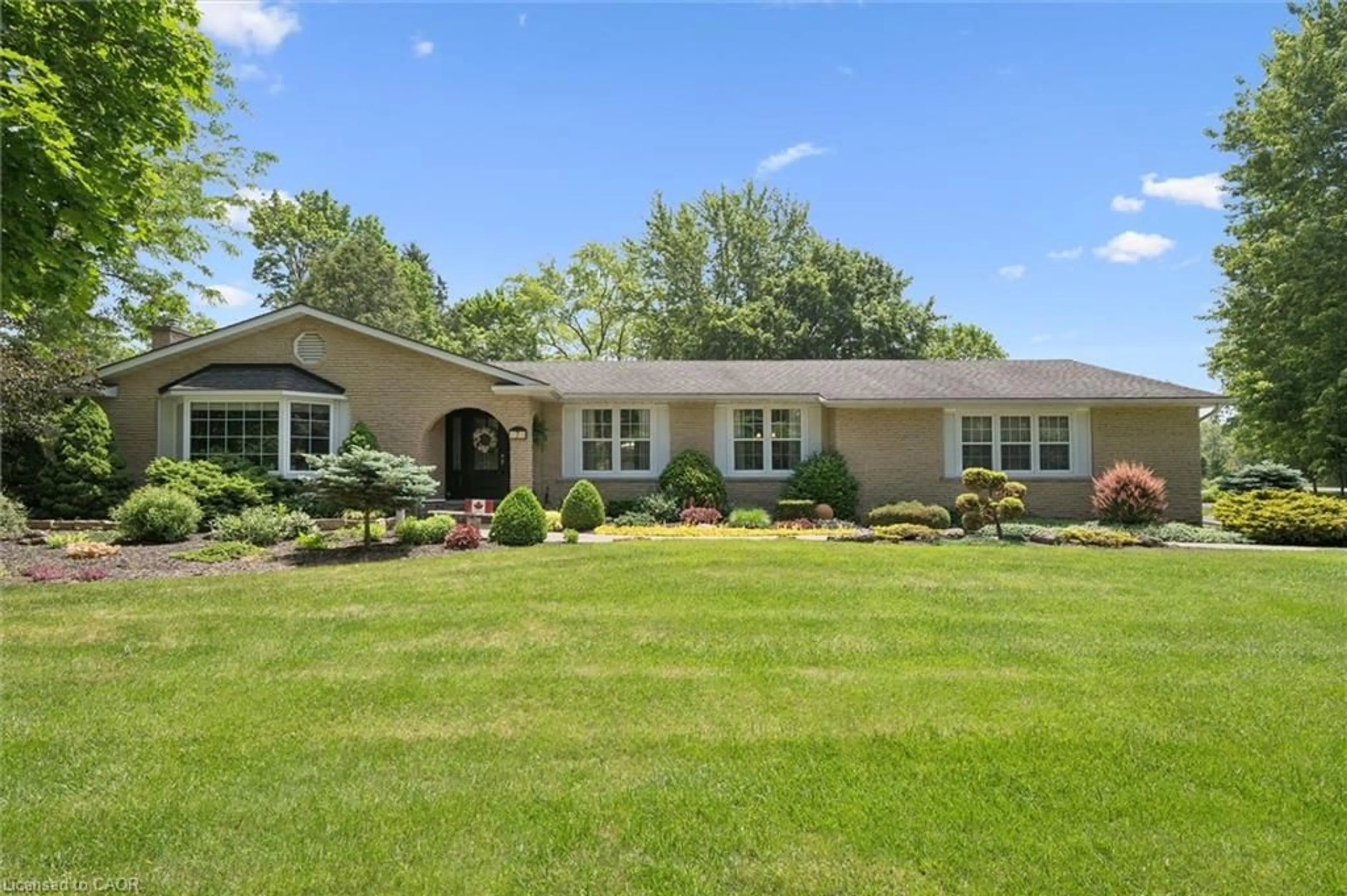 Home with vinyl exterior material, unknown for 7 King St, Innerkip Ontario N0J 1M0