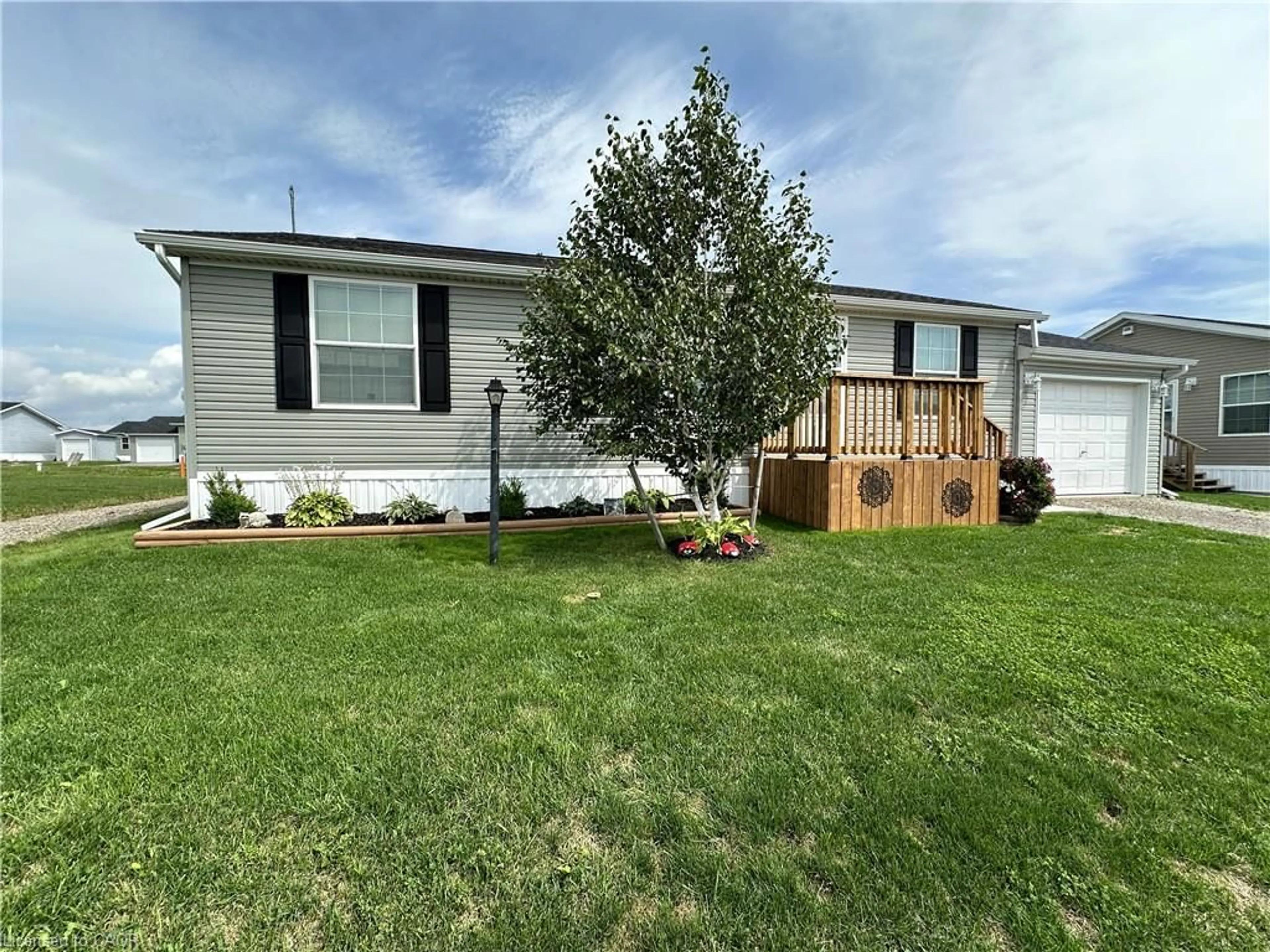 Home with vinyl exterior material, water/lake/river/ocean view for 14 Copper Beech Dr, Haldimand County Ontario N0A 1L0