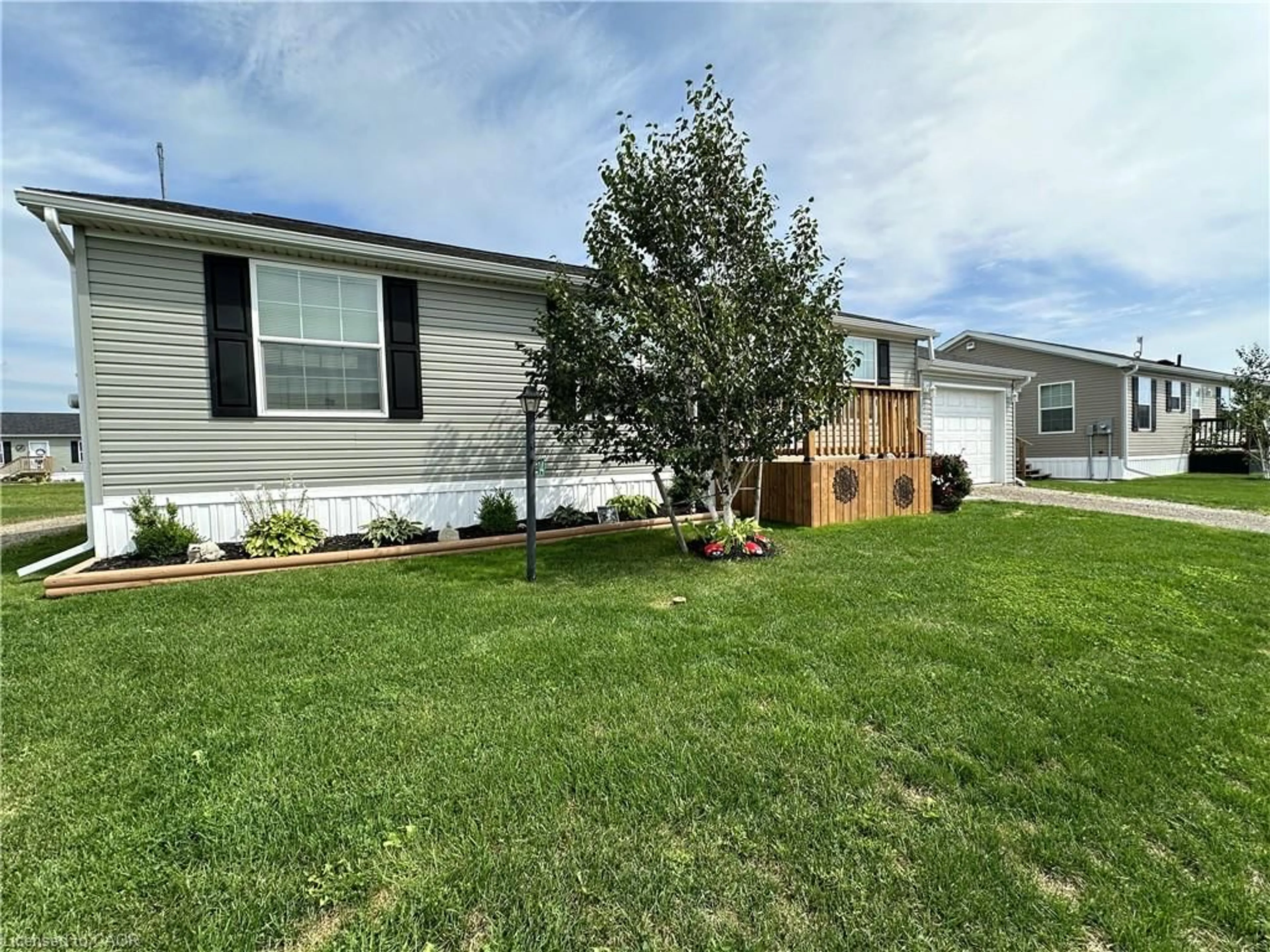 Home with vinyl exterior material, water/lake/river/ocean view for 14 Copper Beech Dr, Haldimand County Ontario N0A 1L0