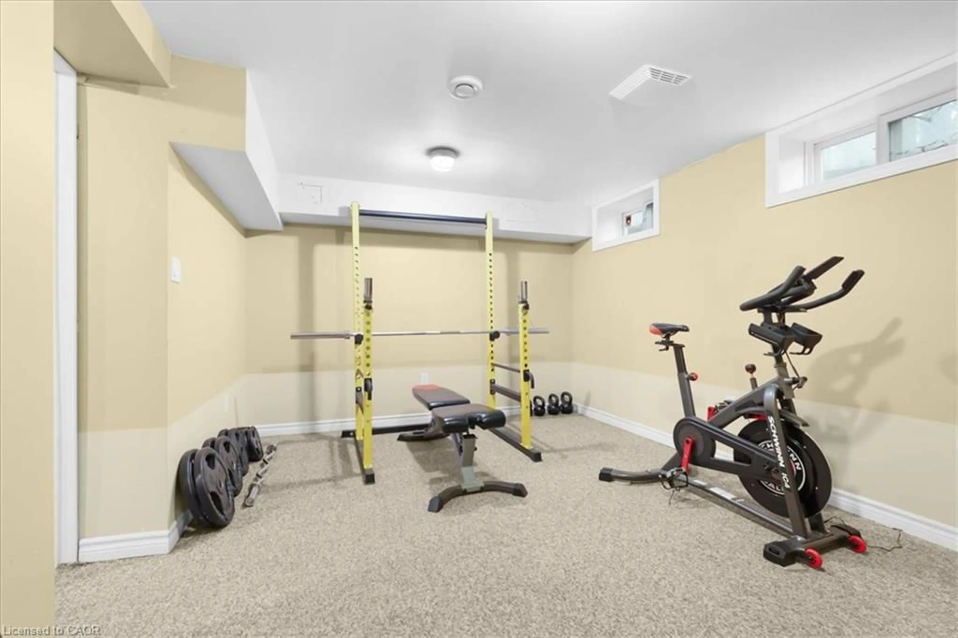 Gym or fitness room for 31 Berrisfield Cres, Hamilton Ontario L8T 4X1