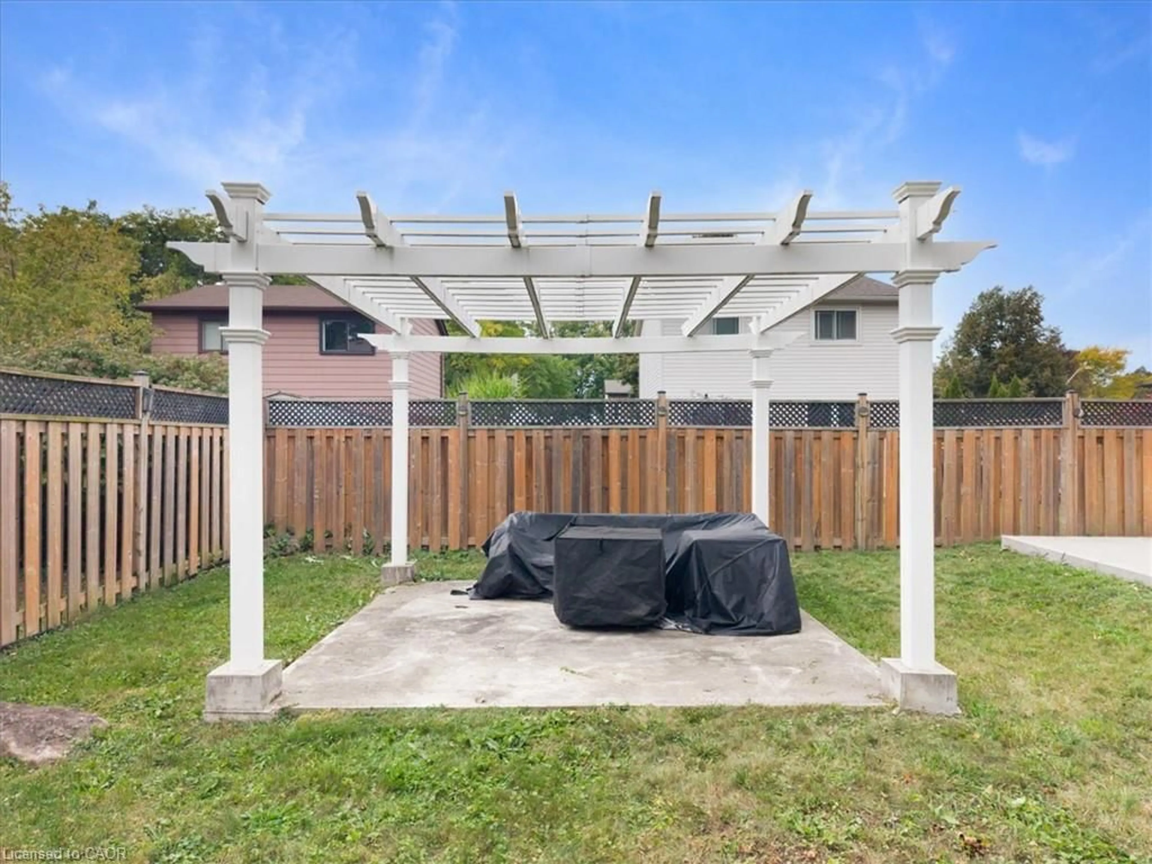 Patio, street for 31 Berrisfield Cres, Hamilton Ontario L8T 4X1