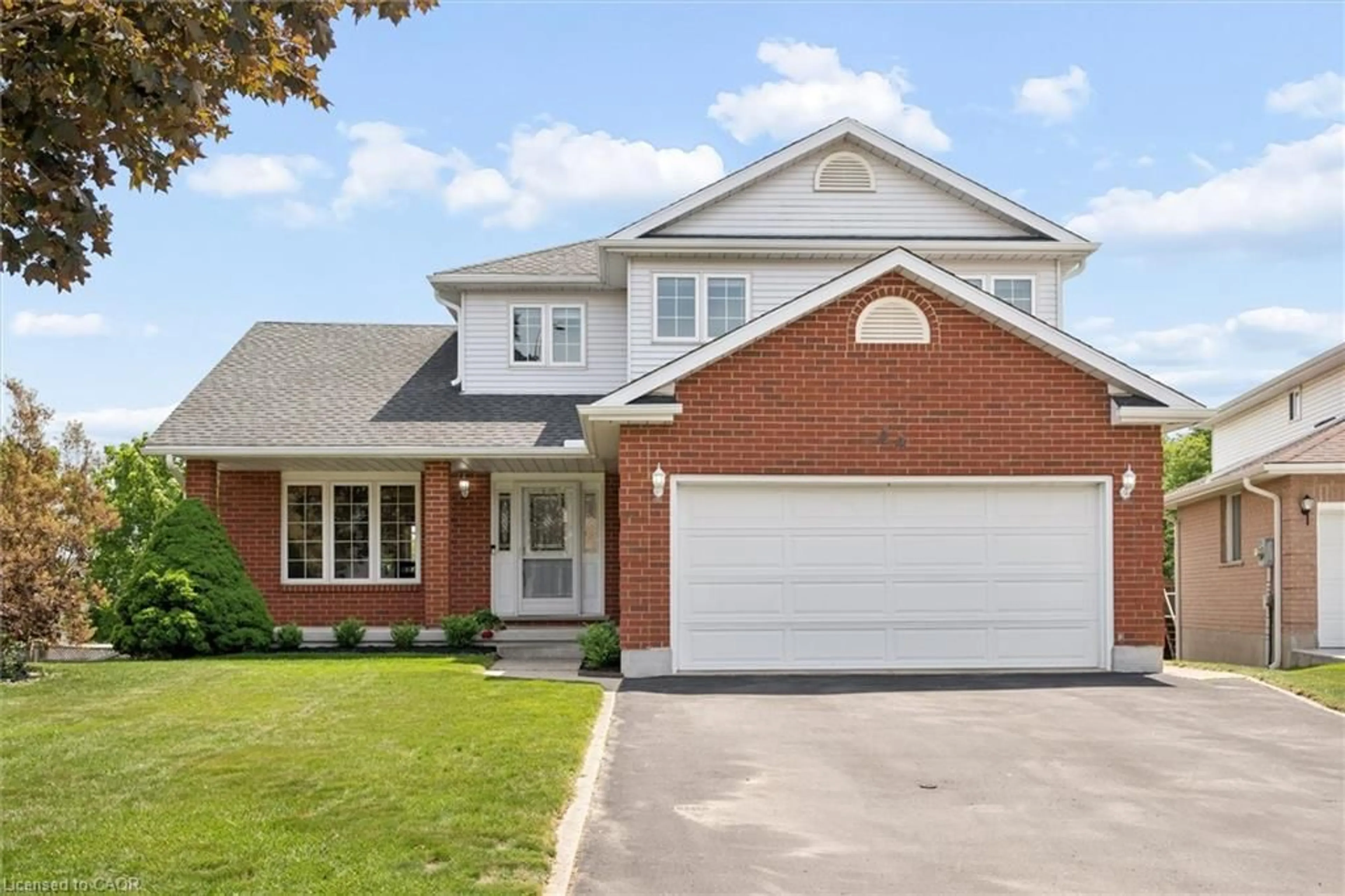 Home with brick exterior material, street for 44 Tami Crt, Kitchener Ontario N2B 3V2