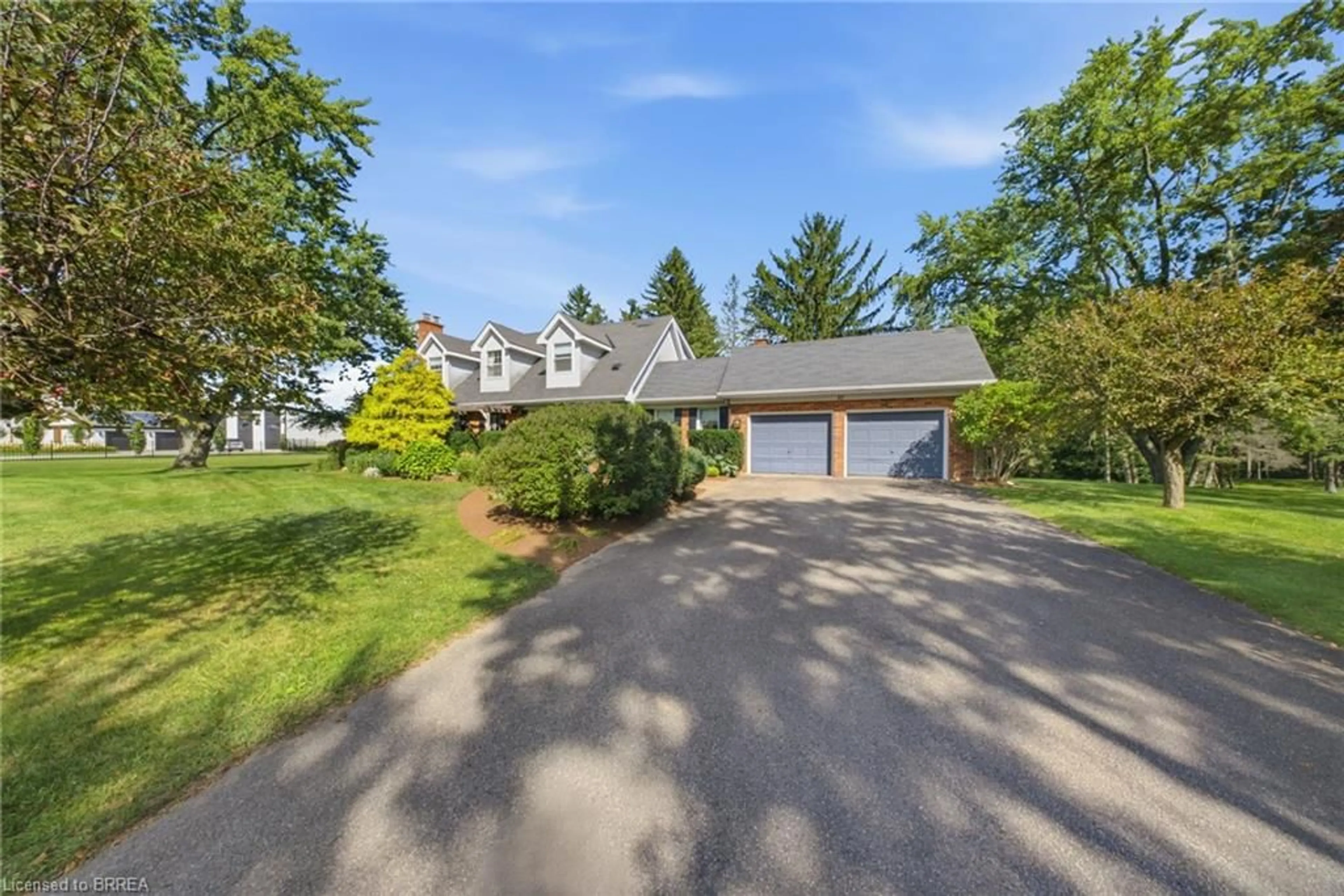 A pic from outside/outdoor area/front of a property/back of a property/a pic from drone, street for 12 Highland Dr, Brantford Ontario N3T 5L7