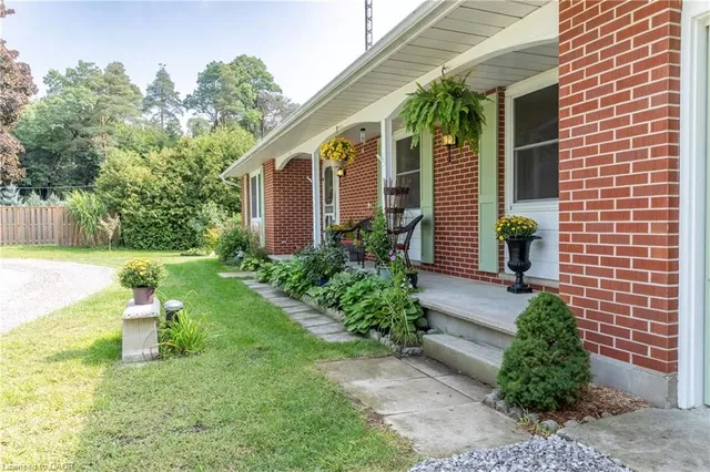 1064 Vittoria Rd, Vittoria 3