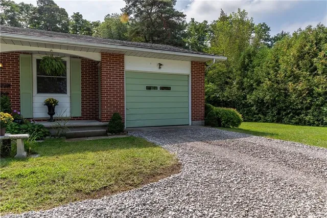 1064 Vittoria Rd, Vittoria 5