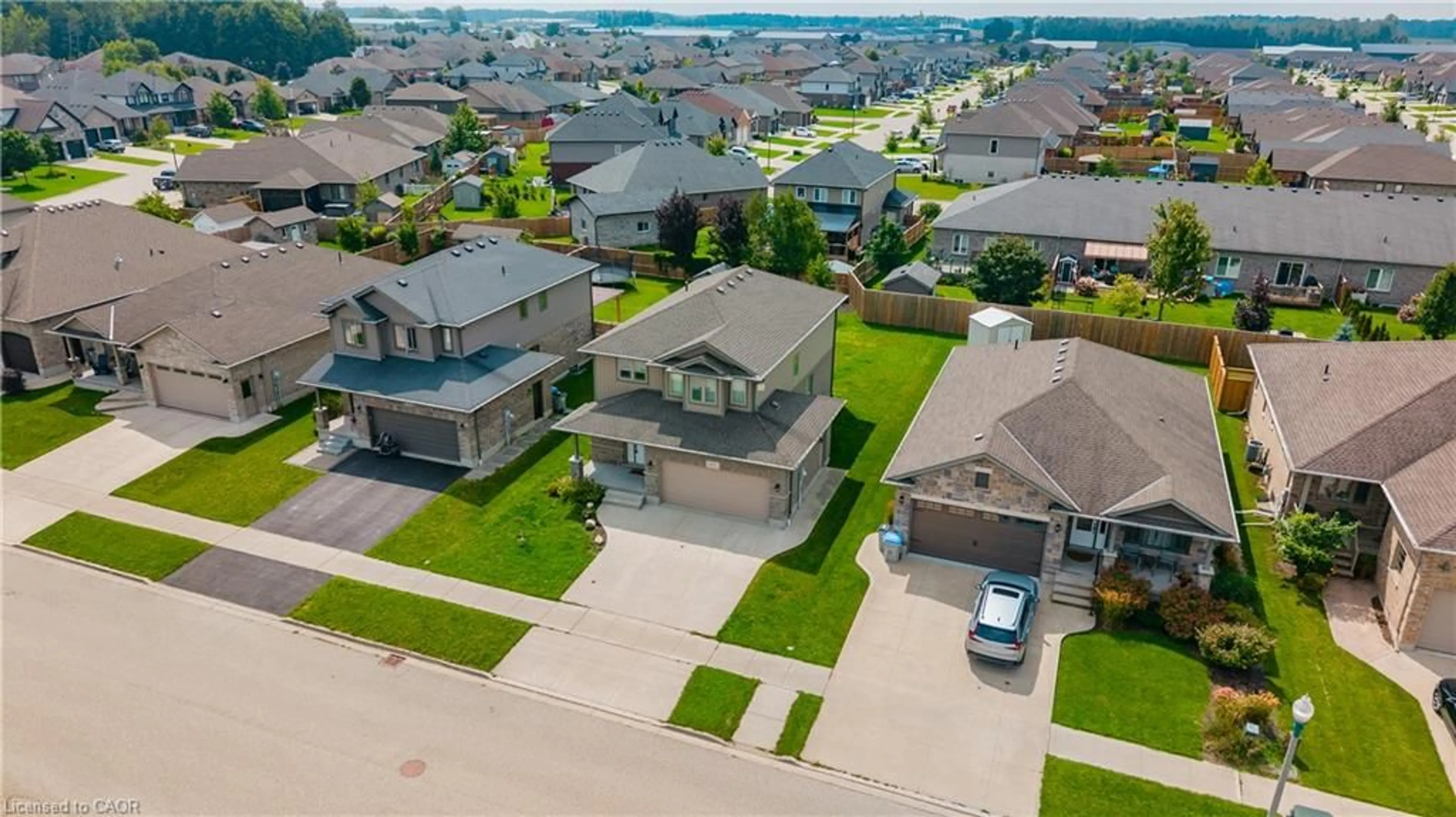 A pic from outside/outdoor area/front of a property/back of a property/a pic from drone, street for 300 Hutton St, Listowel Ontario N4W 0C1