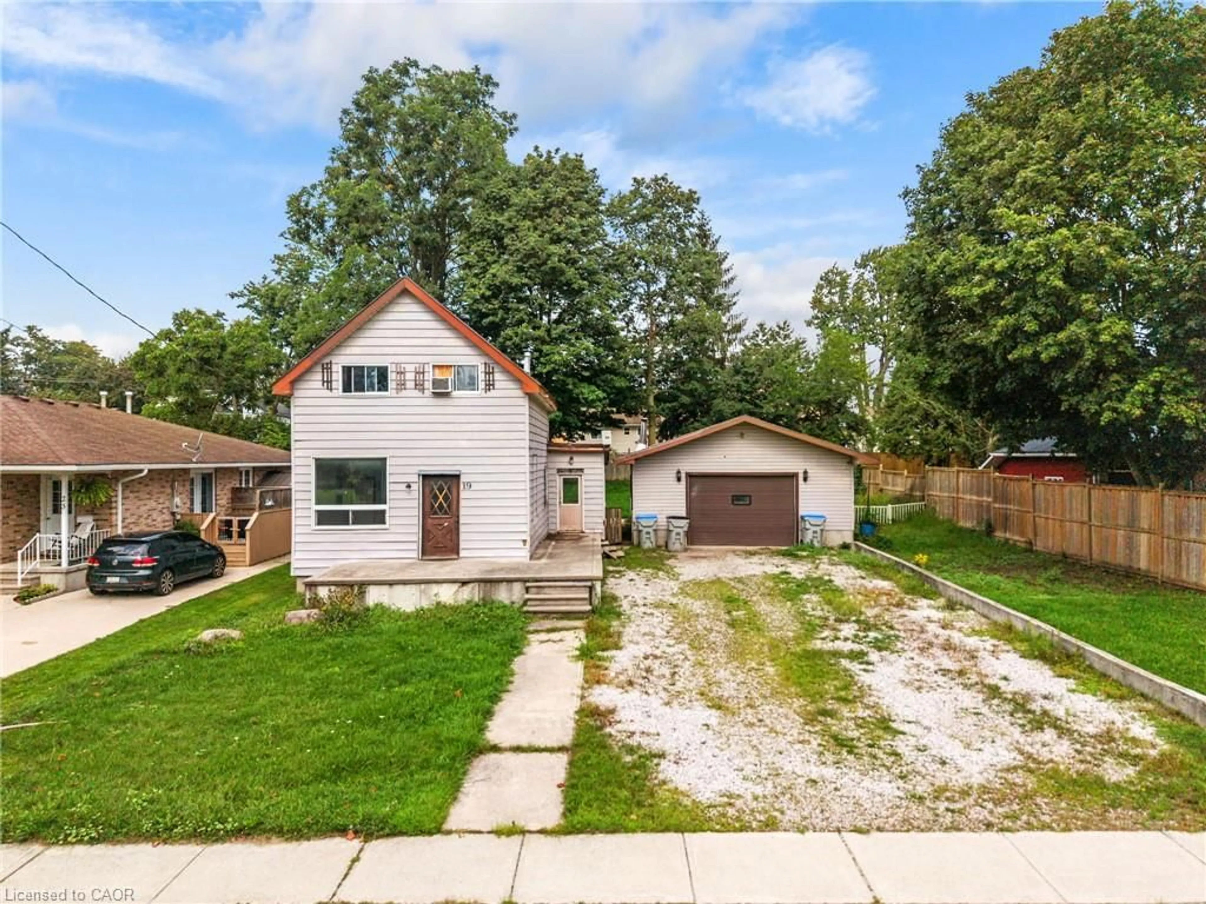 A pic from outside/outdoor area/front of a property/back of a property/a pic from drone, street for 19 Coleman St, Seaforth Ontario N0K 1W0
